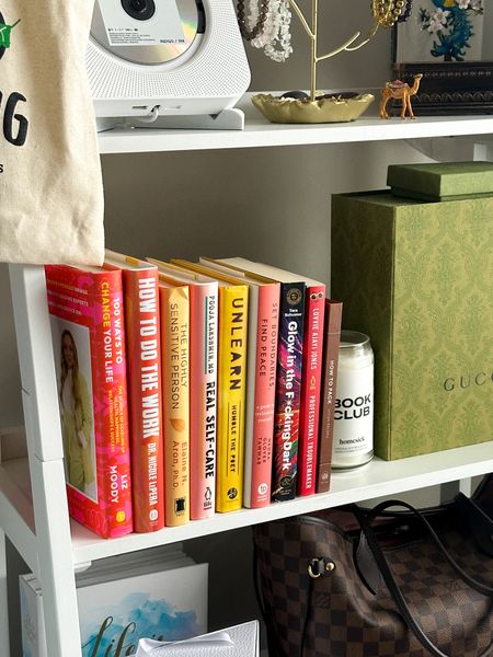 Book shelfie 📚


Personal development, book haul, stack of books, self help, manifest, Gucci, louisv Vuitton, bookshelf, book club, self care, wellness, reads 

#LTKHome #LTKGiftGuide