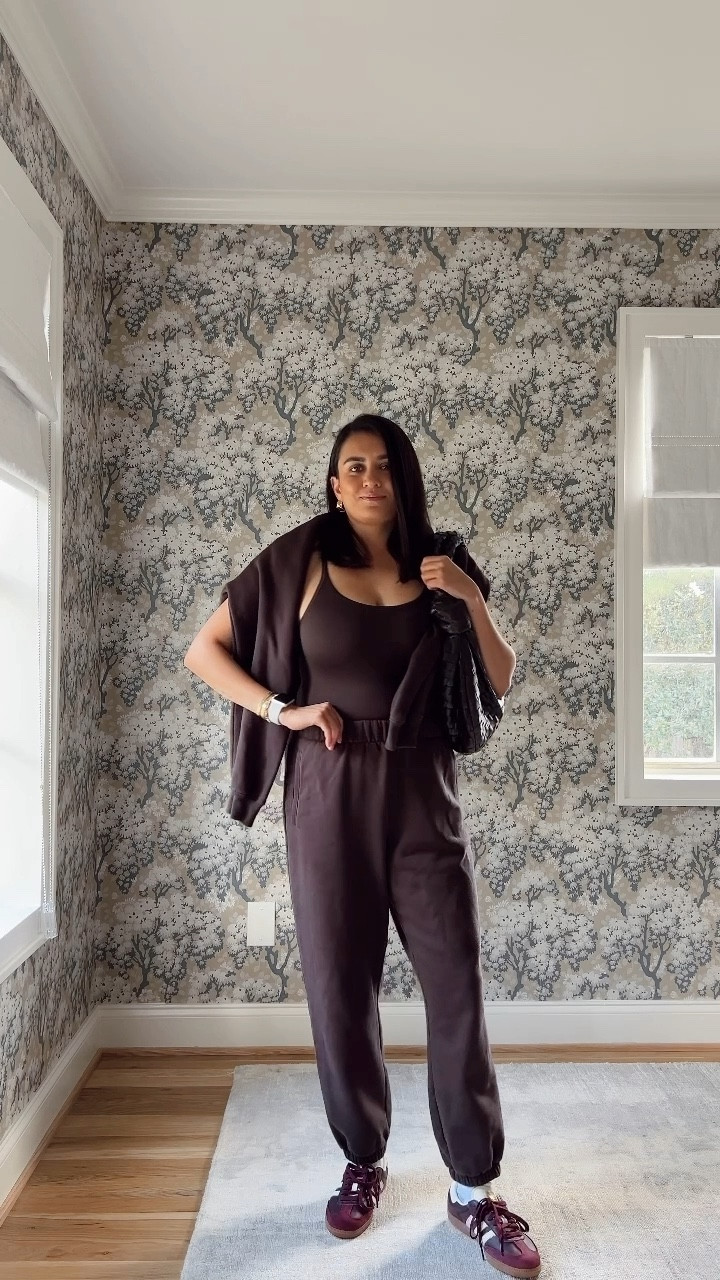 Chocolate brown is the new black! I can guarantee that this gorgeous brown sweatsuit will sell out! It’s so comfortable!! Get it before it’s gone🧥🤎

Sweats, sweatshirt, fall fashion, fall outfit, casual outfit, airport outfit 

#LTKVideo #LTKStyleTip #LTKFindsUnder100