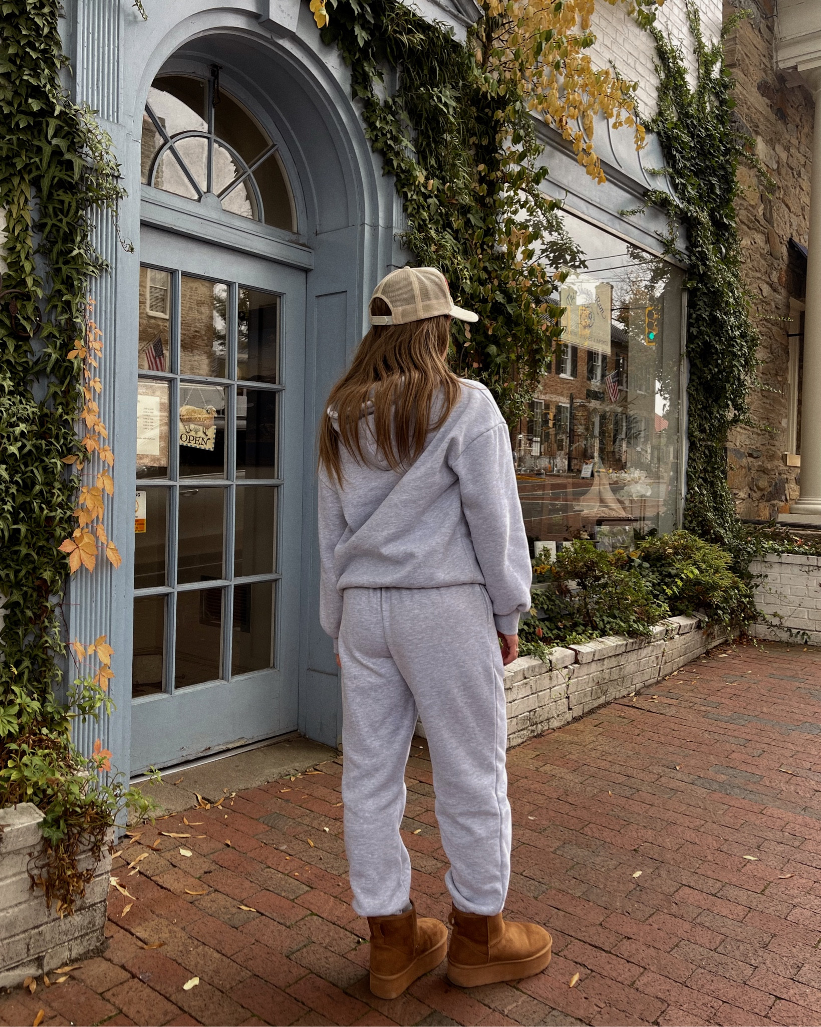 Bring back the groufit 👻
High-quality sweatsuit from Amazon for under $50!

#LTKfindsunder50