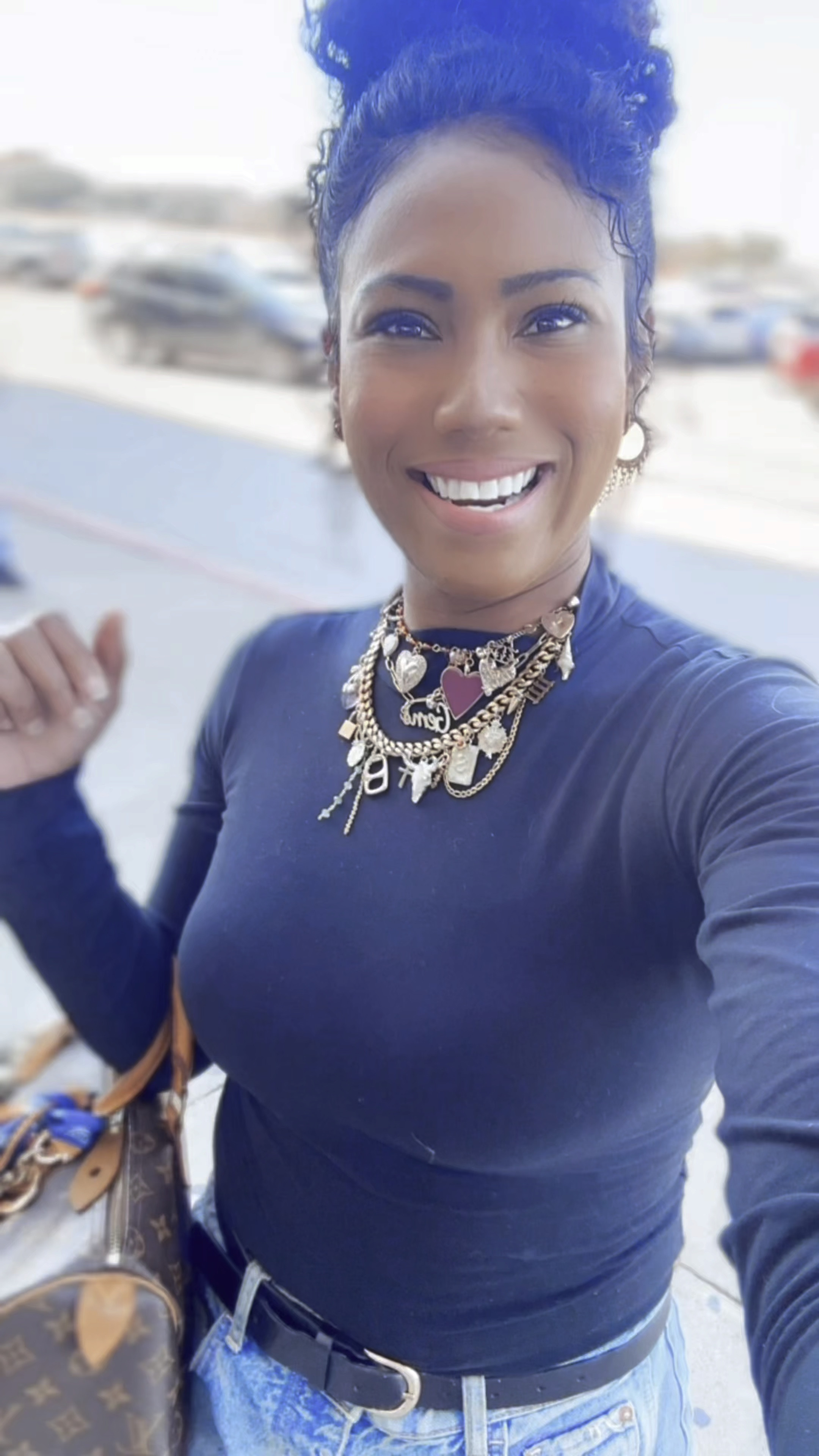 Hangin’ with @macys  at the “Give a Little Glam Beauty Event” hosted by my friend, @edwardalbertbeauty in Mesquite, TX December 20th, 21st, & 22nd from 1-5pm.




#dallasinfluencer #fragrance
#fragrancereviews #dfwstyle #dfwshopping #dallasevents #blasian #polo67 #dallasblogger