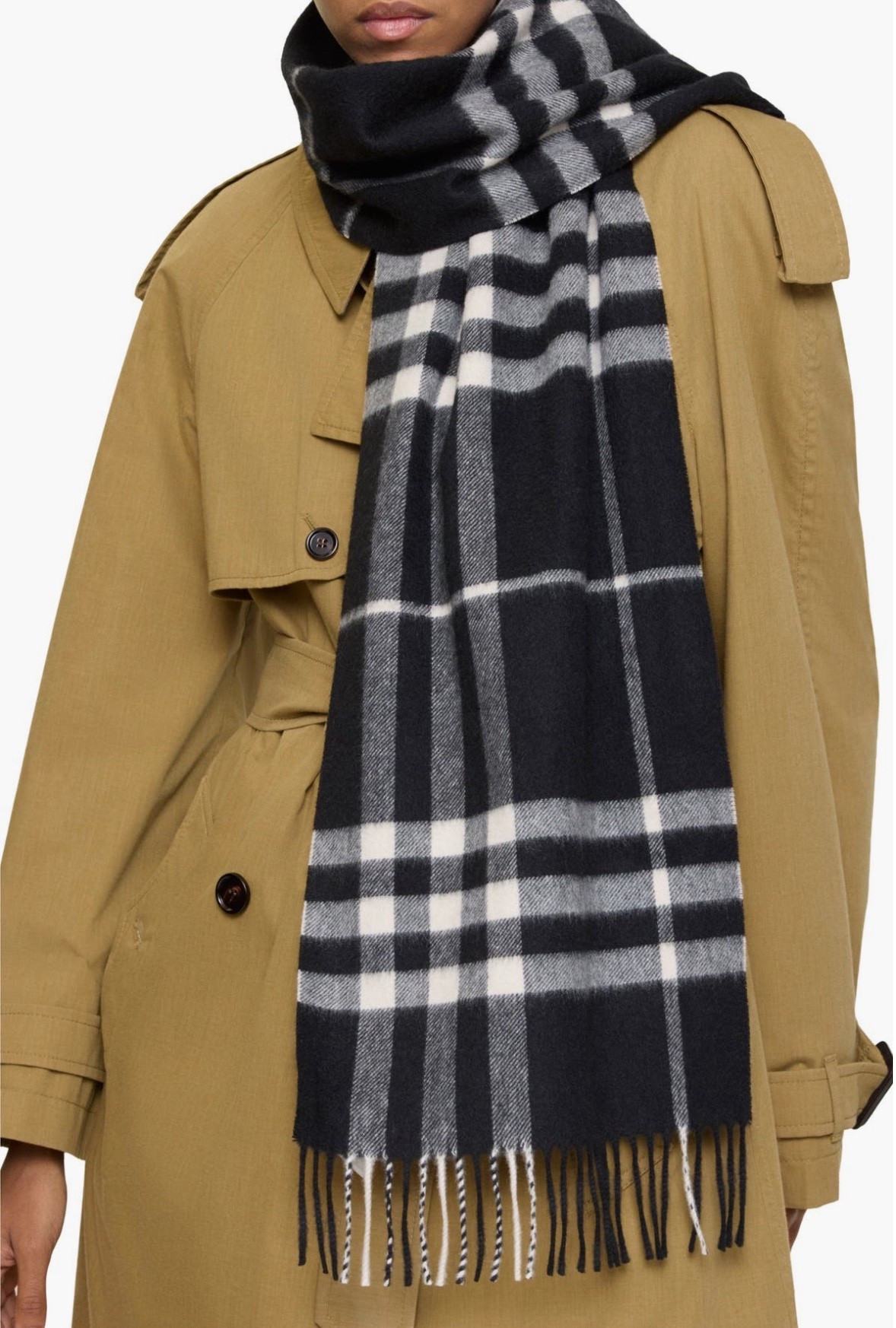 An amazing gift for the guy in your life! Such a timeless staple you can wear year after year and pass down. It will only grow in value as time goes on. 

Burberry 
Scarf 
Gift guide
Gifts for him 

#LTKHoliday #LTKGiftGuide #LTKMens