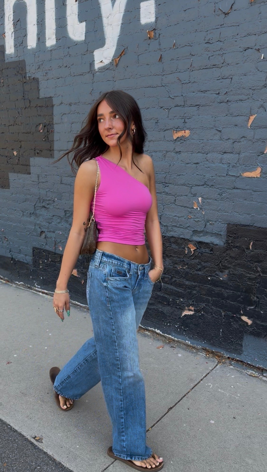 B's Liw Rise Denim from yesterday's shoot 🩷
•
#teenfashion #denim #lowrisedenim #urbandenim #denimsale #lowrisejeans #backtoschool

#LTKootd #LTKgrwm #LTKdayinmylife