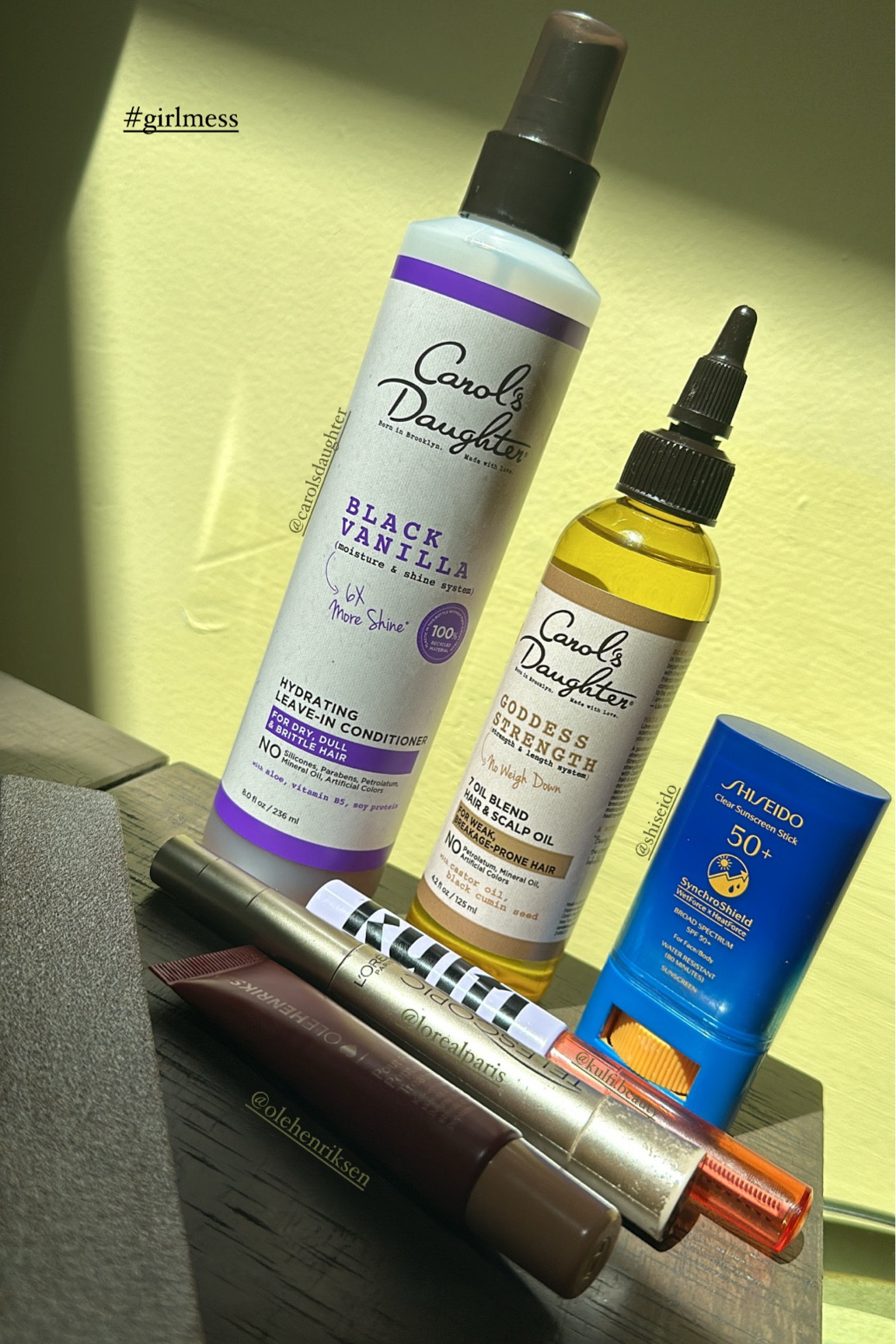 My pre-gym girl mess 😅 hair ✅ skin ✅
#girlmess #carolsdaughter #shiseido #olehenriksen #lorealparis #kulfi #LTKHair 

#LTKBeauty