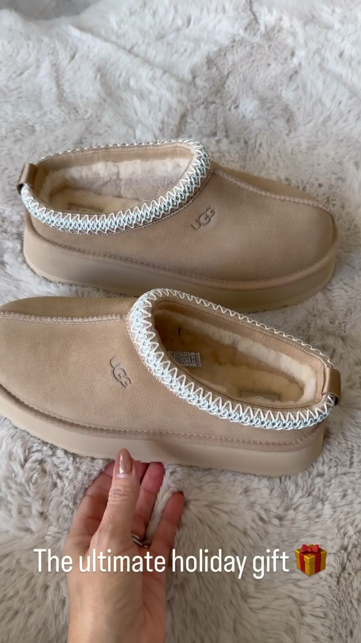 My go to Uggs for a cozy cold day 💙

#LTKFindsUnder100 #LTKOver40 #LTKFindsUnder50