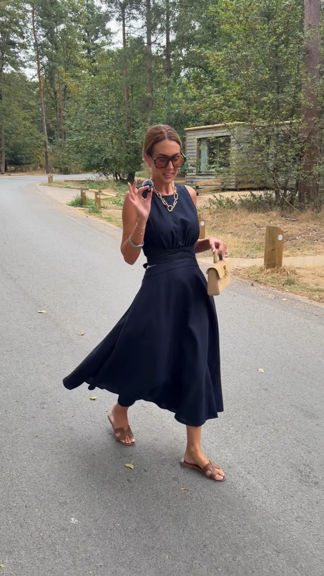 Simple, timeless and looks far more expensive than it is 🤌🏼 This navy linen dress is such an easy summer staple!!!

#LTKsummer #LTKFashionMonth #LTKdatenight