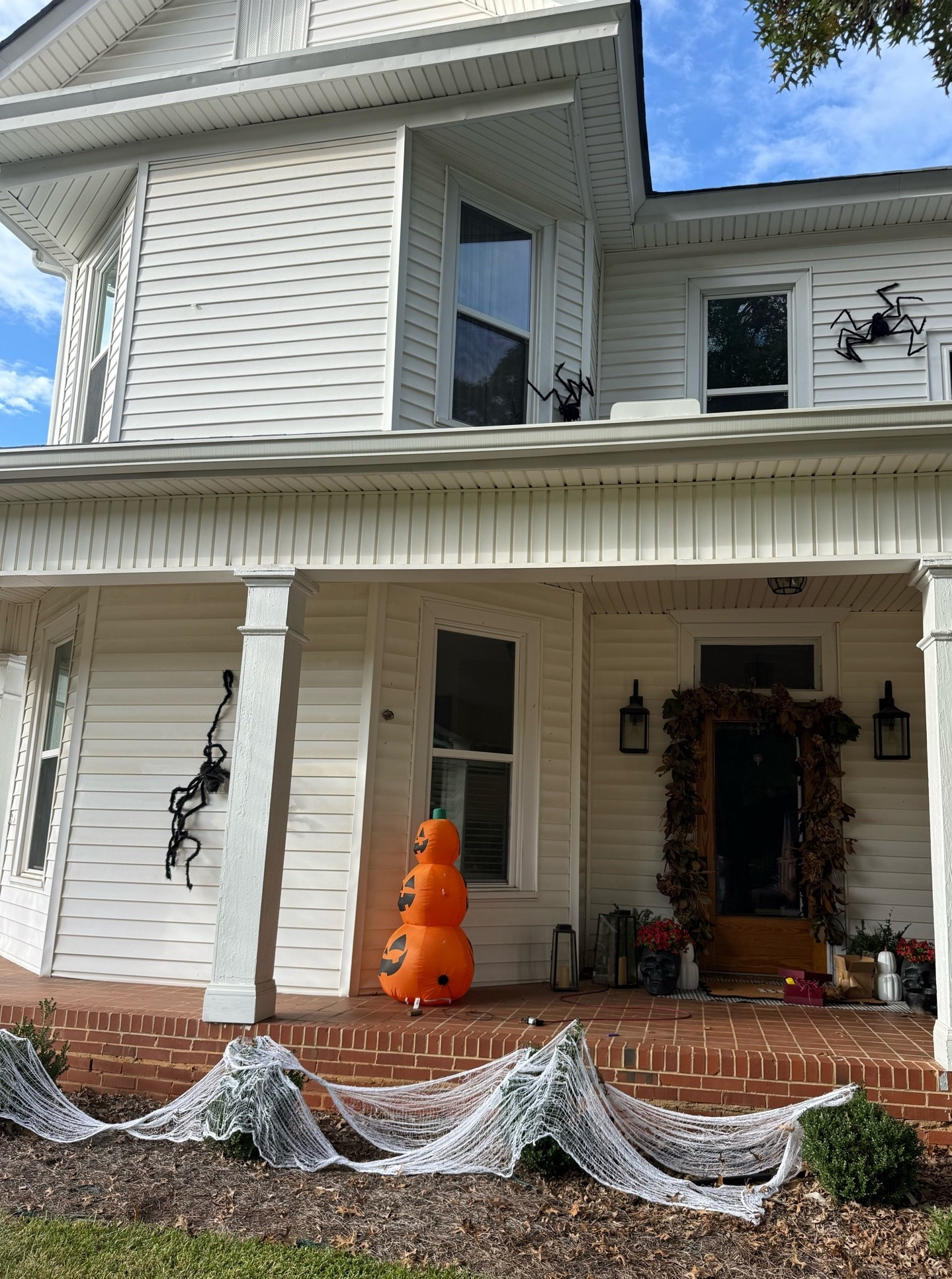 Spiders are 5’ 
Halloween

#LTKHome #LTKSeasonal