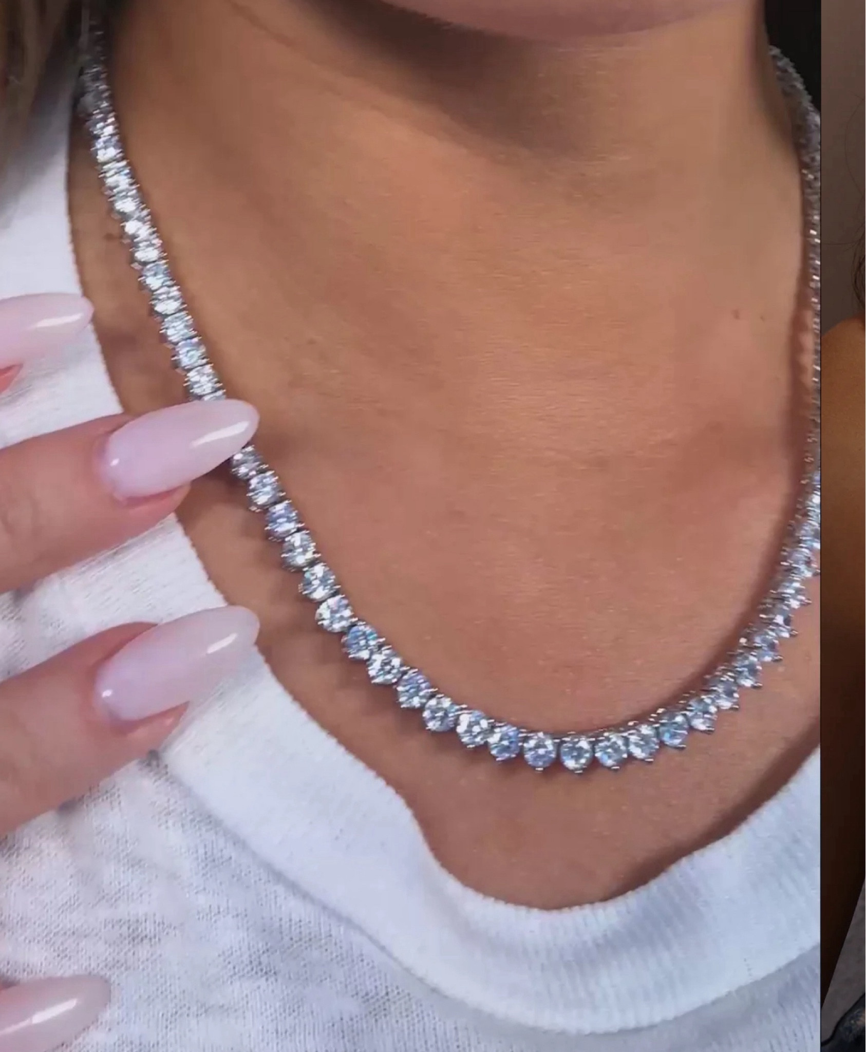 I just ordered this necklace - I love the idea of layering a longer and chinkier tennis necklace with this prong configuration that gives it a little edge. Today only the linked earrings I’d been to g came as a free gift!