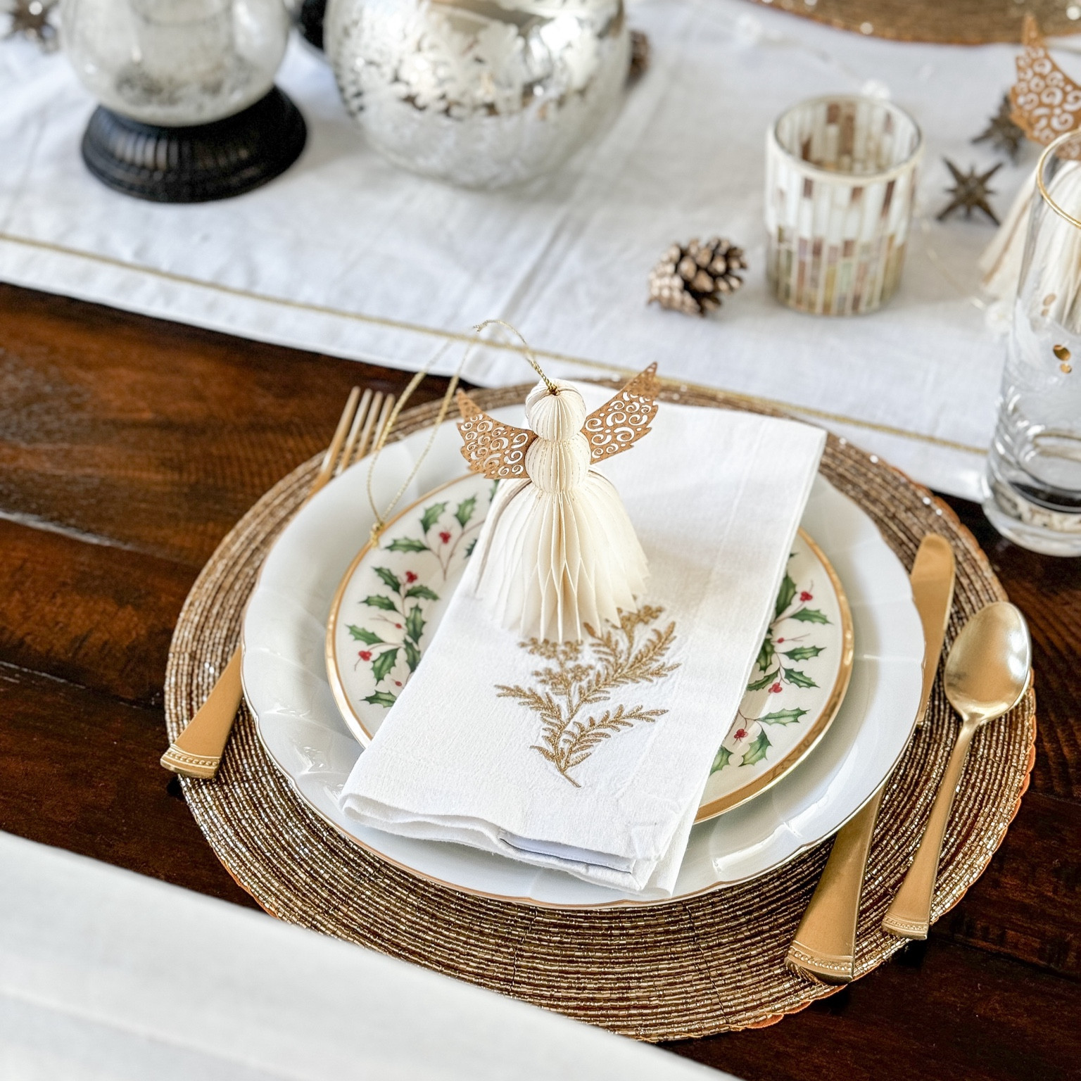 A pretty holiday table place setting!



#LTKHoliday #LTKSeasonal #LTKfindsunder50