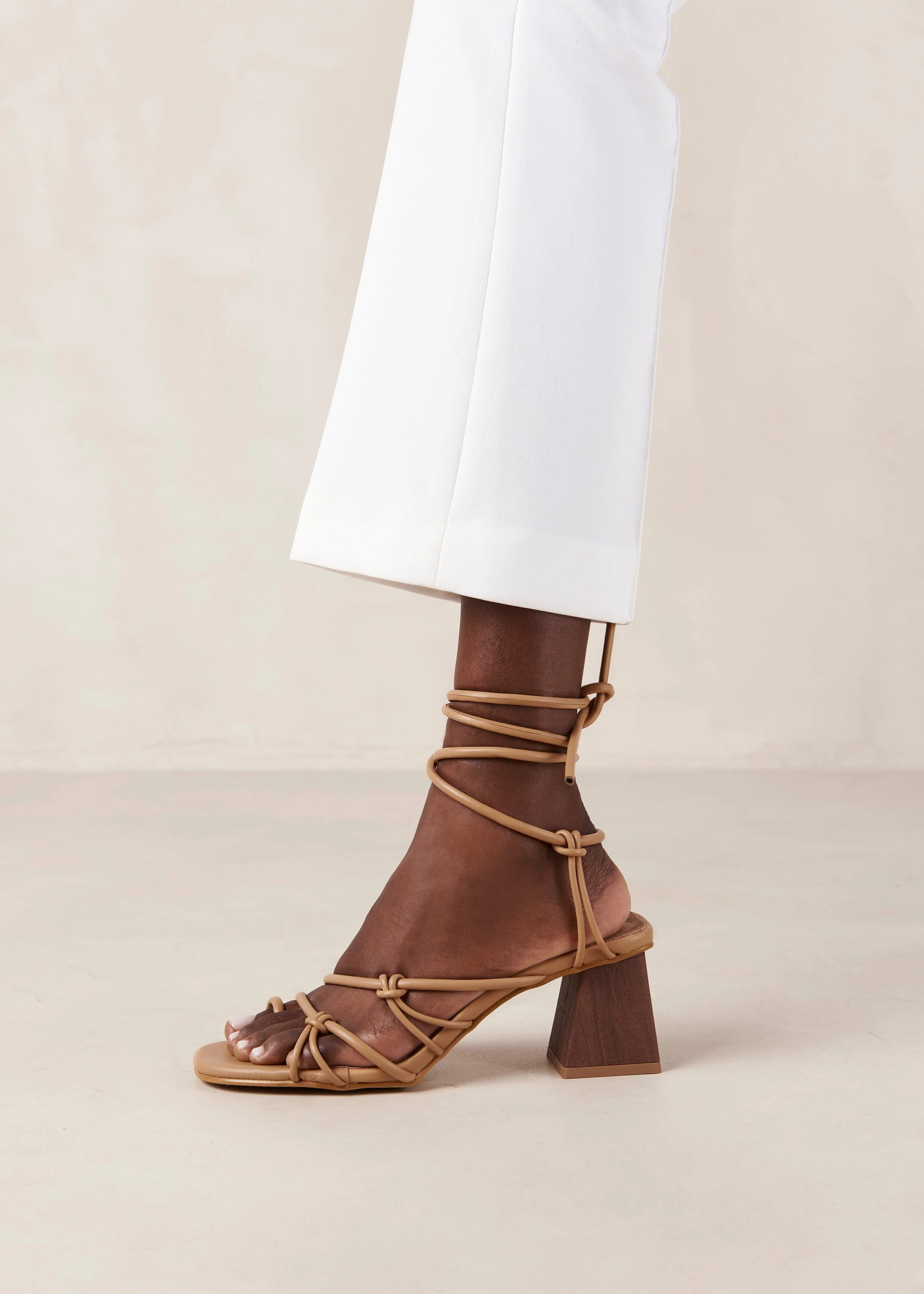 Goldie - Brown Vegan Leather Sandals | ALOHAS | Alohas FR