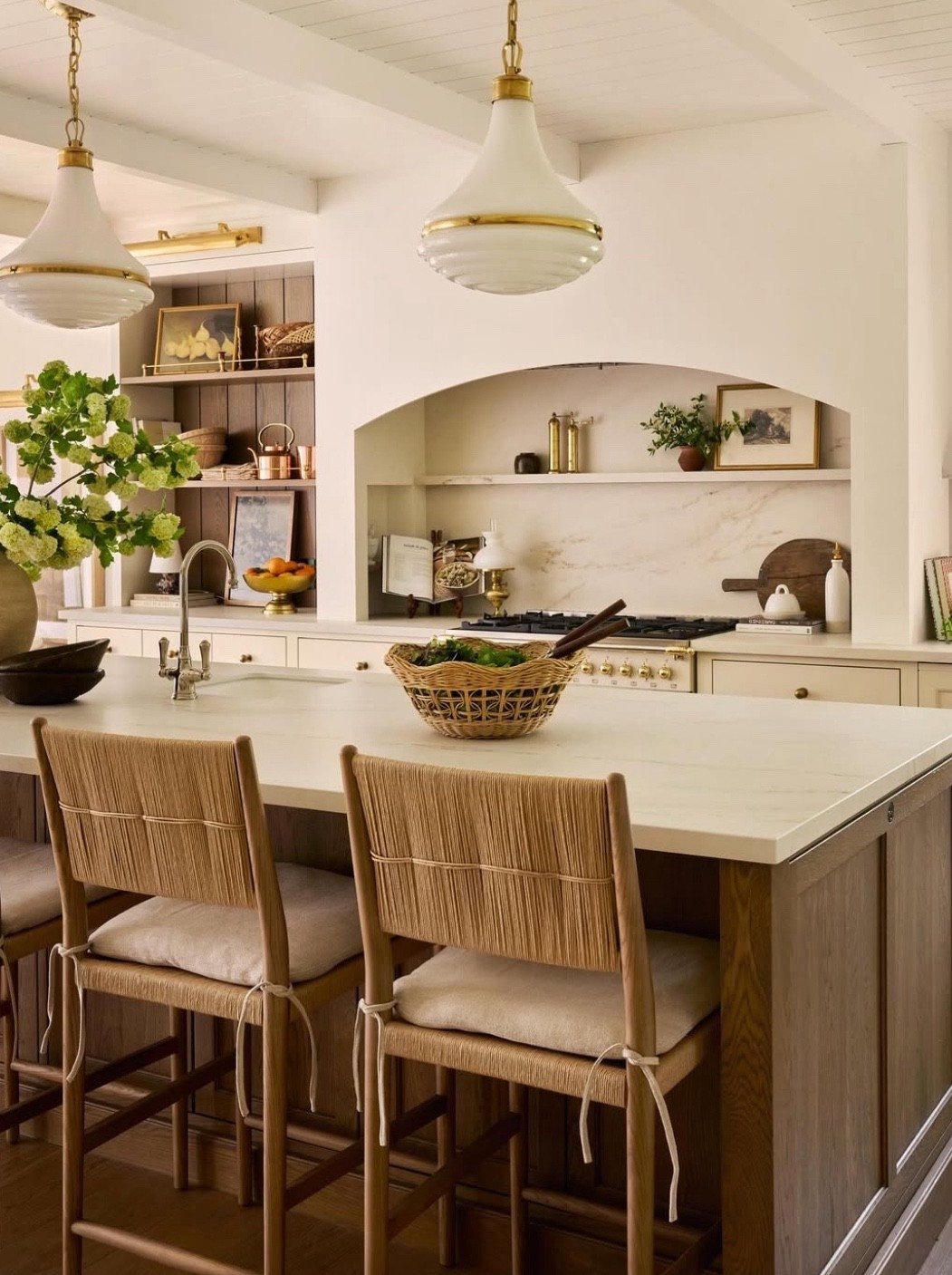 All about the creative kitchen hood ranges we are starting to see more of in 2026 on ModernLuxeTeam Instagram page today! Here’s some of our fave kitchen accessories to go along with it! 

#LTKdayinmylife #LTKHome #LTKfoodie