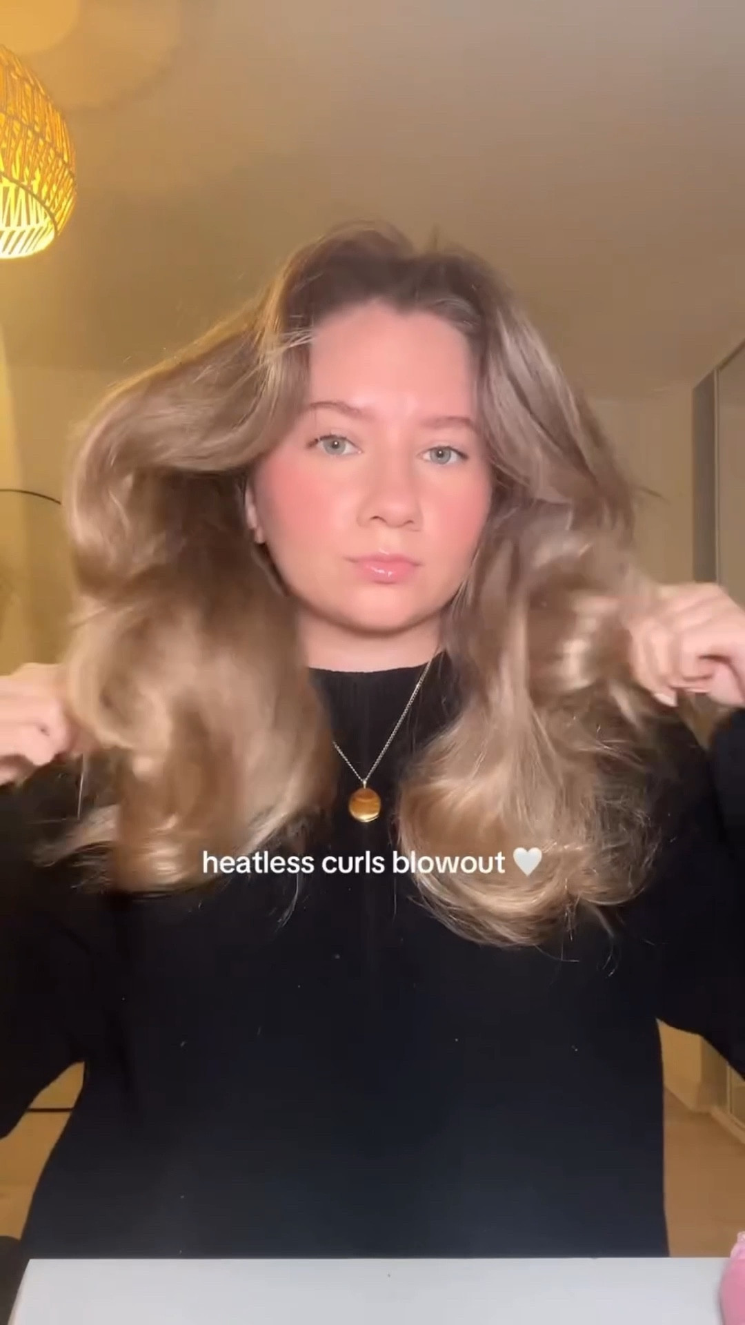 so quick and easy to just wake up with a heatless blowout 🤍✨