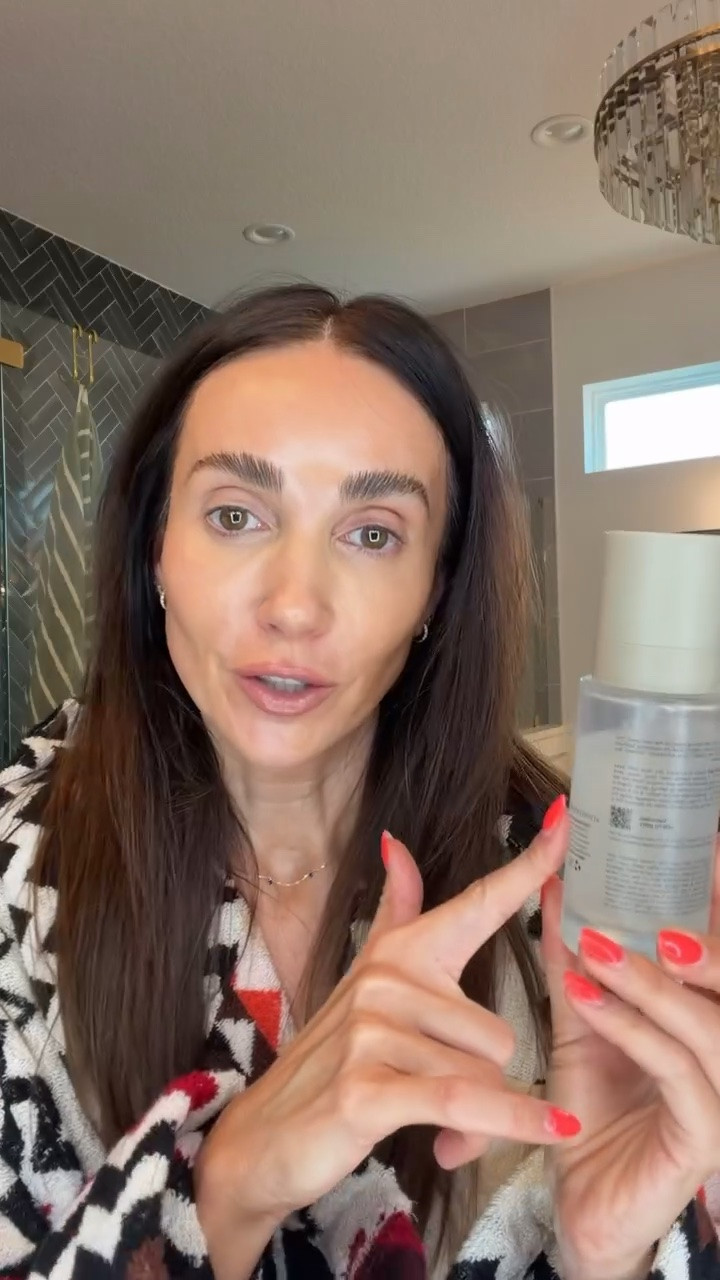 An easy way to add a natural-looking glow to your face. ✨

self tanning face mist, face tanner, Dolce Glow, self tanning mist, natural glow, bronzed skin, glowing skin, sunless tan, face tanning, beauty favorites

#LTKOver40 #LTKBeauty