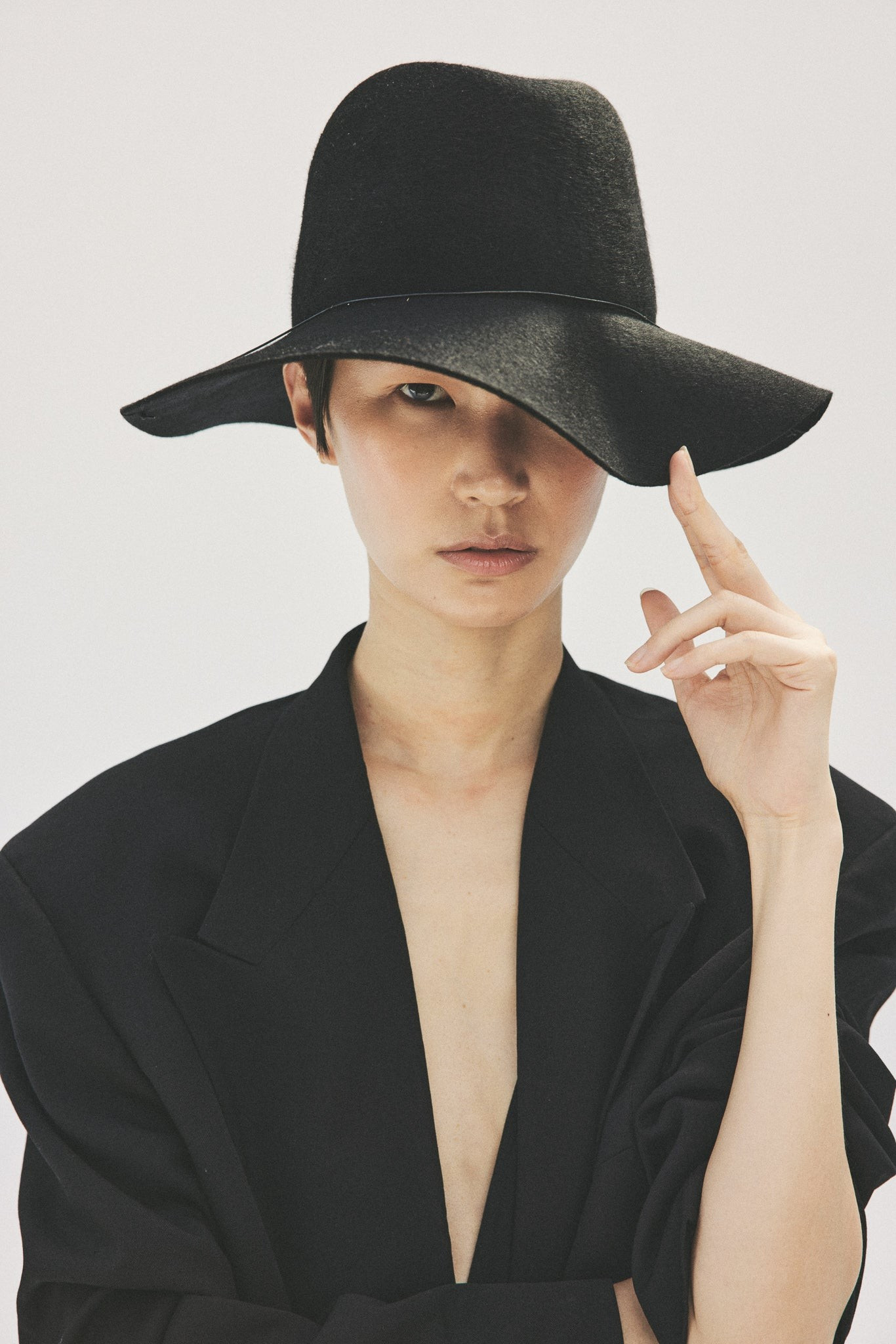 Adelaide | Janessa Leone