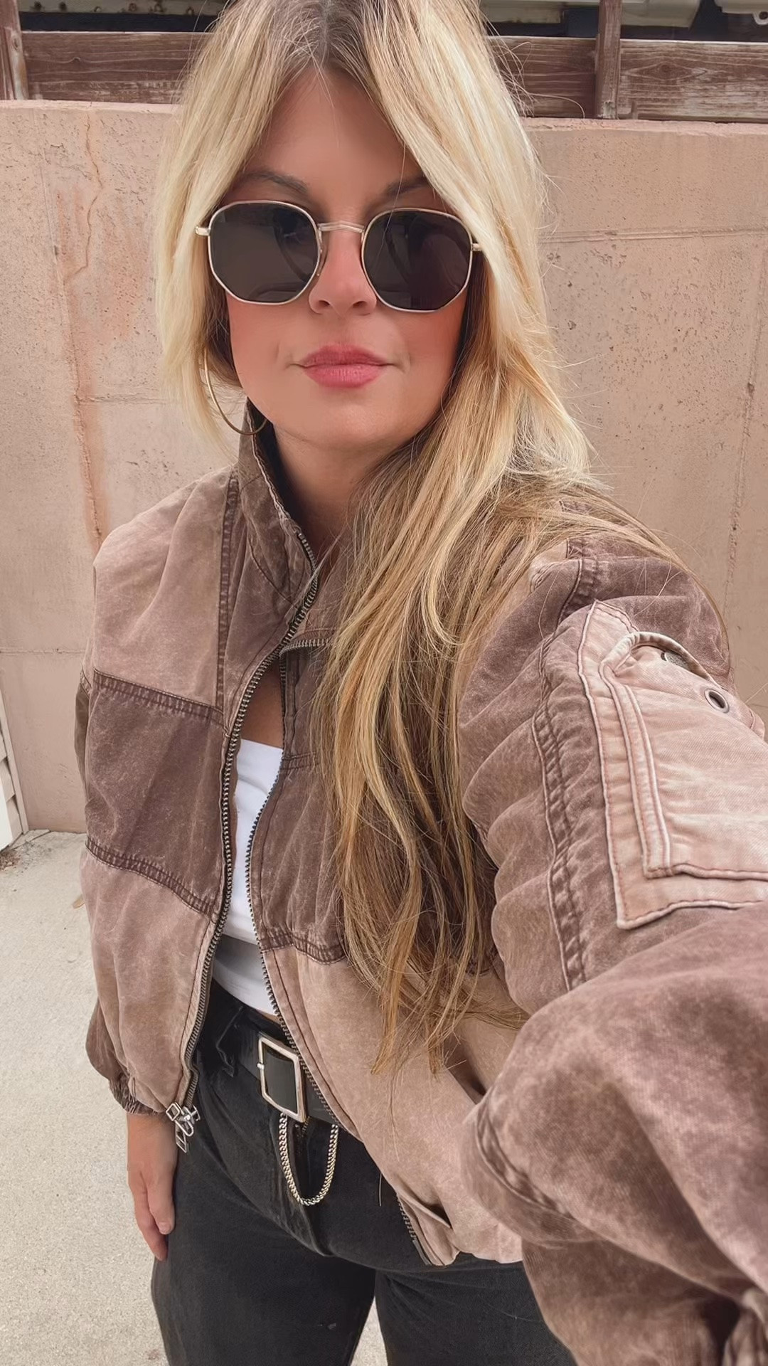 Fall outfits on repeat 🍂 Styling my favorite cinch baggy jeans with bomber jackets for an easy, elevated everyday look. I love balancing baggy wide leg jeans with a structured bomber jacket and fitted basics to give the outfit shape while keeping it comfortable.
If you’re looking for fall outfit ideas, baggy jeans outfits, bomber jacket outfits, casual fall outfits, wide leg jeans styling, cinch baggy jeans, everyday fall style, trendy fall outfits, UGG outfits, or easy layered looks for fall — these are pieces you can mix and wear all season.
Shop my fall favorites, baggy jeans, bomber jackets, cozy layers and everyday basics below