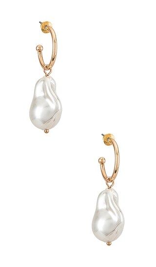Mini Pearl Hoop Earring in Gold | Revolve Clothing (Global)
