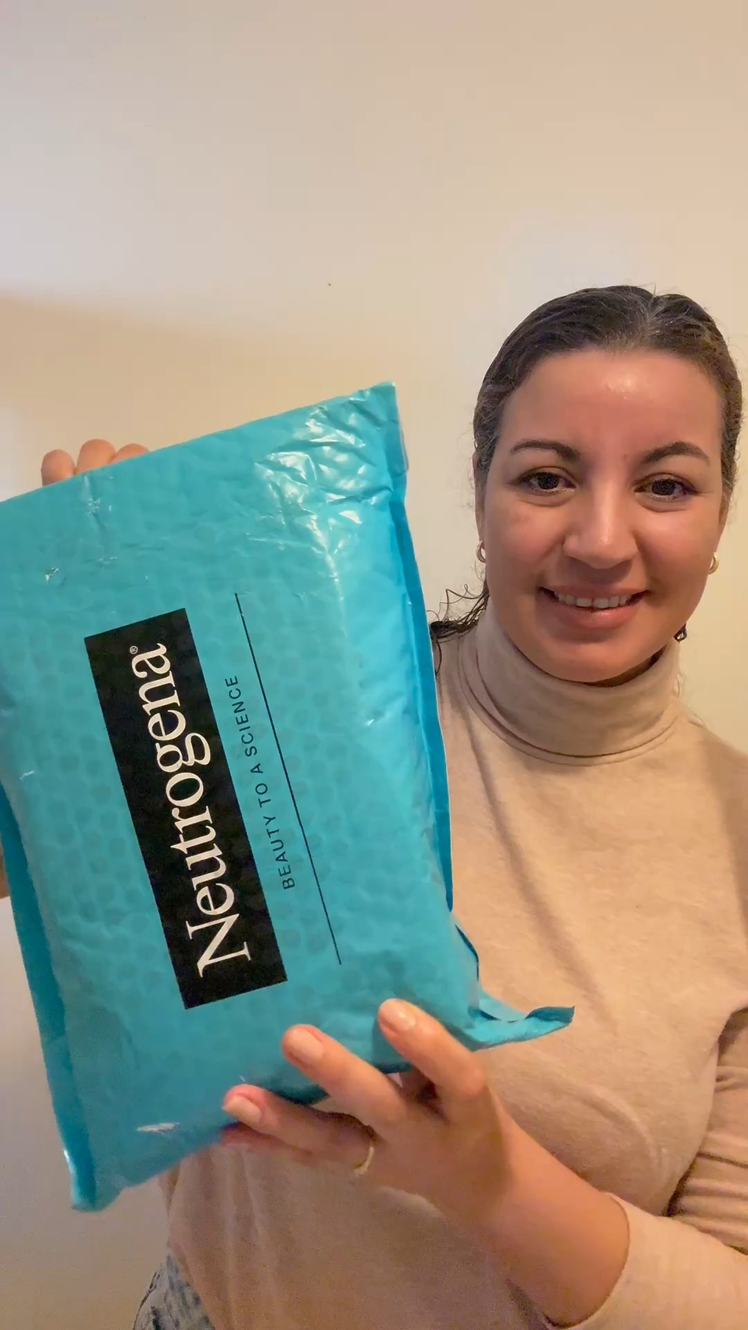 Neutrogena Hydro Boost City Shield - Gel hidratante facial con amplio espectro SPF 25, protector solar facial hidratante con ácido hialurónico, loción facial sin aceite y no comedogénica, 1.7 onzas.

#LTKCyberWeek #LTKGiftGuide #LTKHoliday