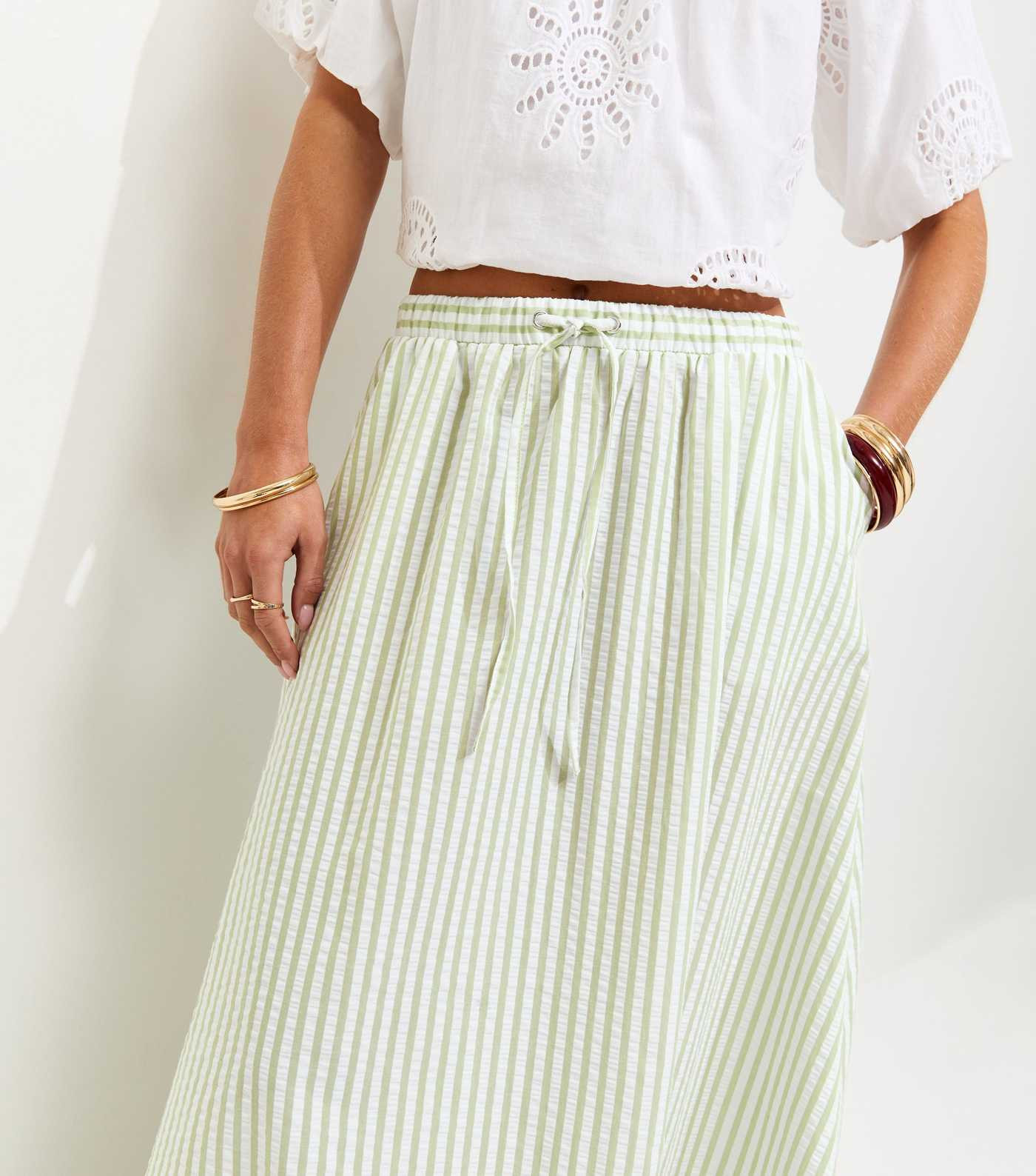 Petite Green Striped Seersucker Circle Skirt | New Look | New Look (UK)