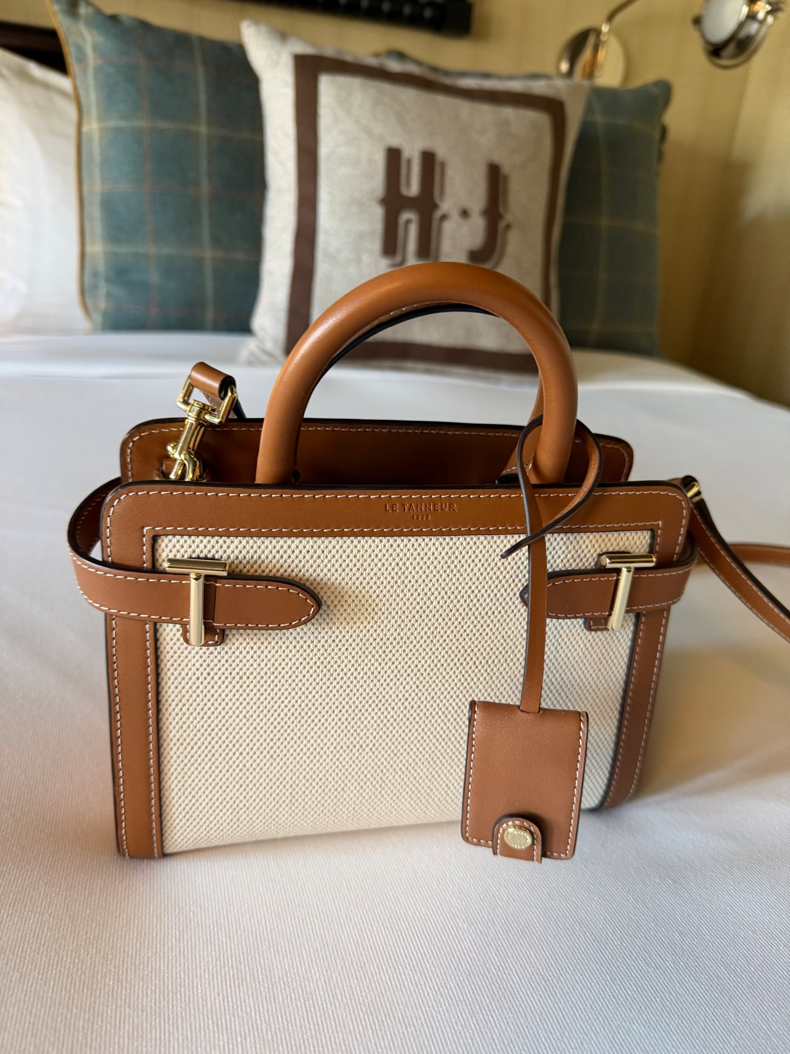 Just love the iconic double T’s on this new handbag. The natural canvas and leather on this small handbag makes it the perfect neutral that I can use with every outfit. s


#LTKMidsize #LTKOver40