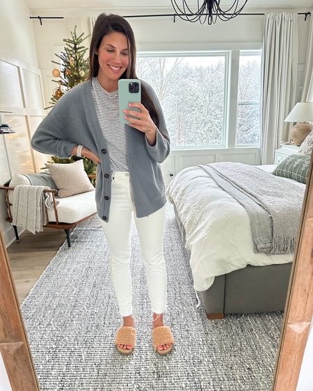 Who else loves a great oversized slouchy cardigan? I love my Jenni Kayne pieces including this cashmere cocoon cardigan. Use code KAYLA15 to save 15% off! And size down 1-2, I’m in an XXS! 

#jennikayne #cashmerecardigan #holidayoutfit #winteroutfit #slippers

#LTKHoliday #LTKGiftGuide #LTKfit