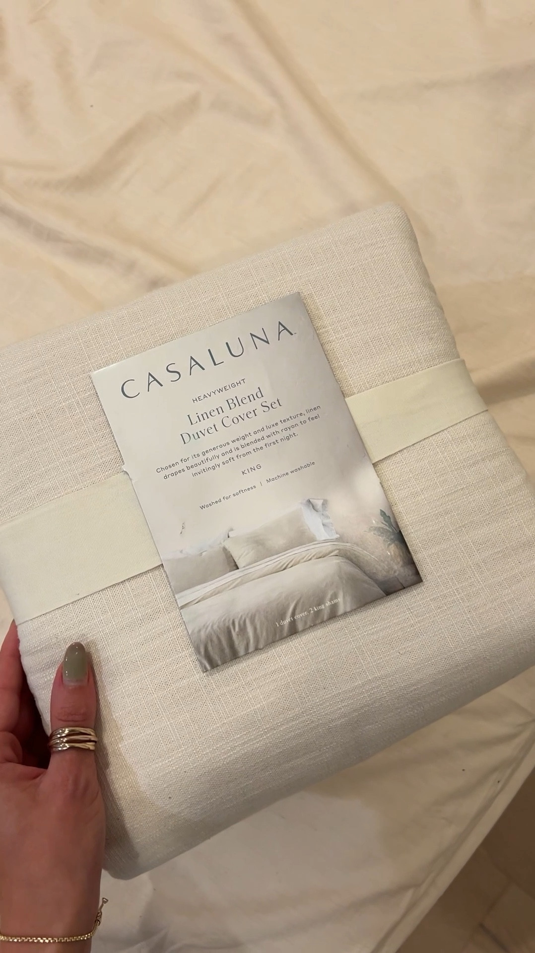 Just got my bedding order in the tone Natural. If you love that lived in organic linen textured look, you’ll LOVE their linen collection! Currently 30% off Casaluna bedding. Comes in lots of colors! Sale ends tomorrow!! 

Target circle week sale 
Casaluna bedding 30% off 
Bedroom 
Master bedroom 
Guest bedroom 
Neutral bedding 
Linen bedding 
Knit blanket
Knit throws 
Home 
Target sale 
Silk pillowcase 
Organic lived in textured bedding 



#LTKSummerSales #LTKFindsUnder100 #LTKVideo
