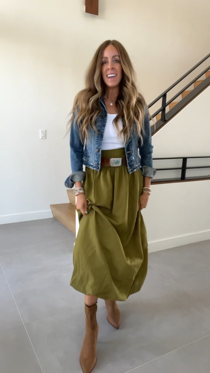 This skirt is amazing!! Comes in tons of colors but I’m loving this color for fall! So many ways to style it too!! Wearing a small!

#LTKFindsUnder50 #LTKSeasonal