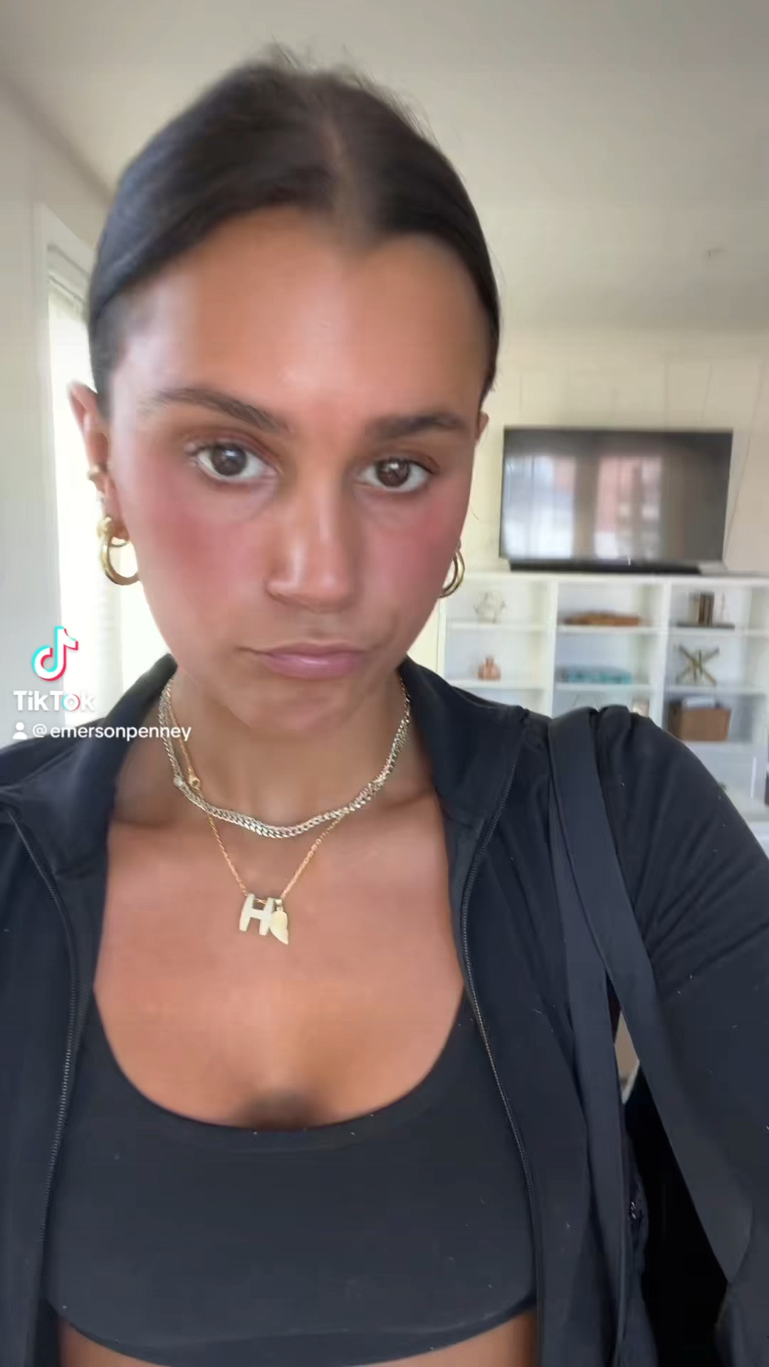 What couldn’t be linked: bra and zip up are both aritzia! Wearing an XS in the shorts! 