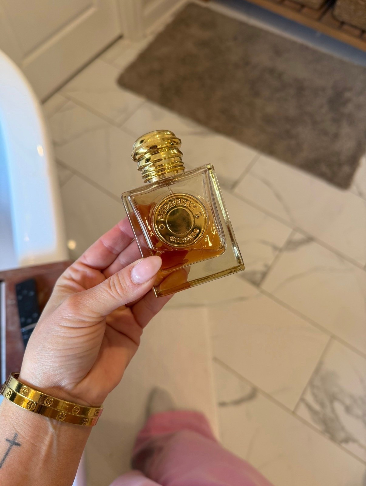 This perfume smells incredible 🤩

#LTKmorningroutine #LTKBeauty #LTKgrwm