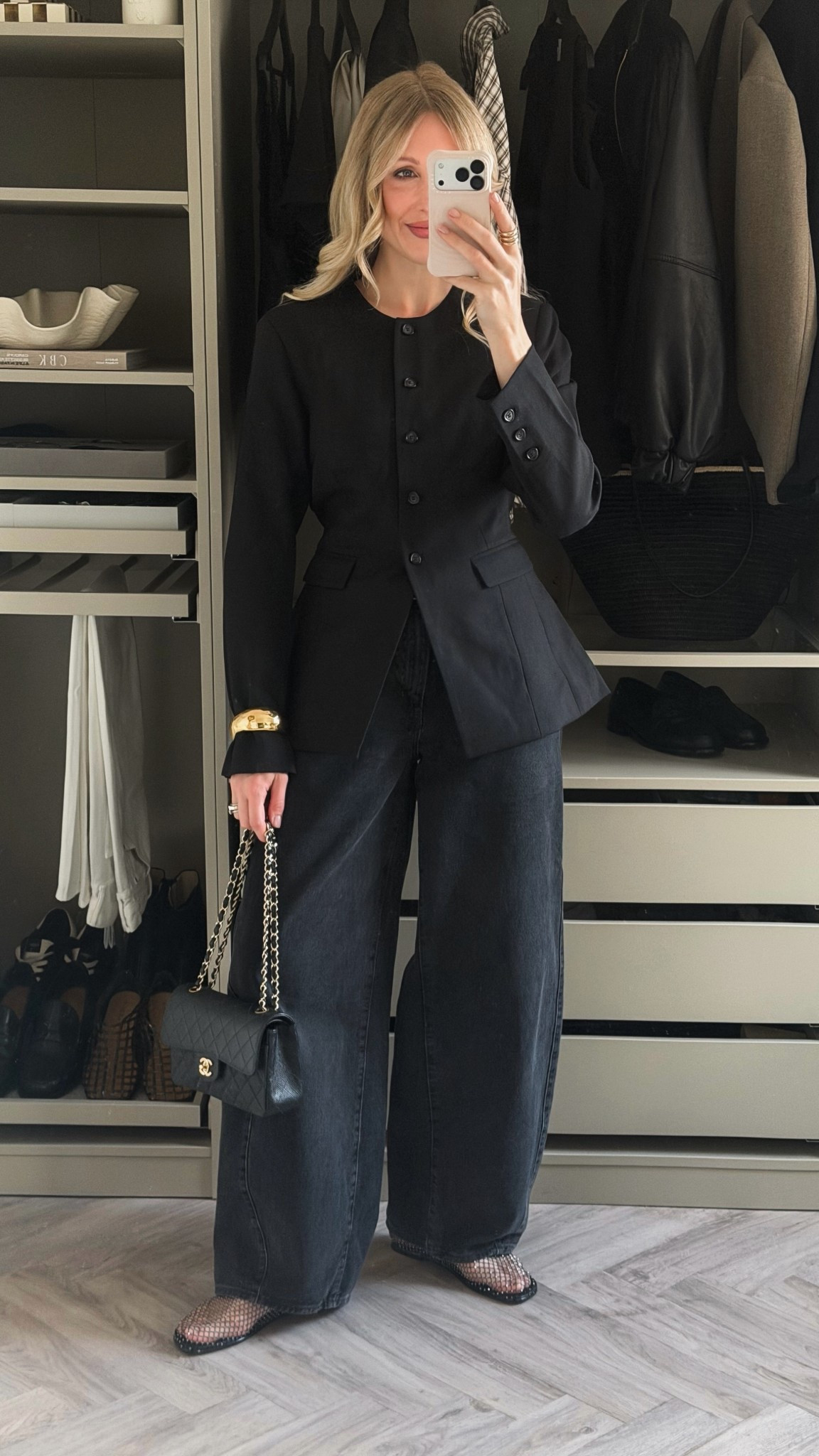 Date night outfit 

Dissh Cyrus blazer cinched waist black blazer 
Levi’s baggy dad barrel jeans
Sezane gold cuff
Sparkly mesh flats 


#LTKuk #LTKspring #LTKbeauty