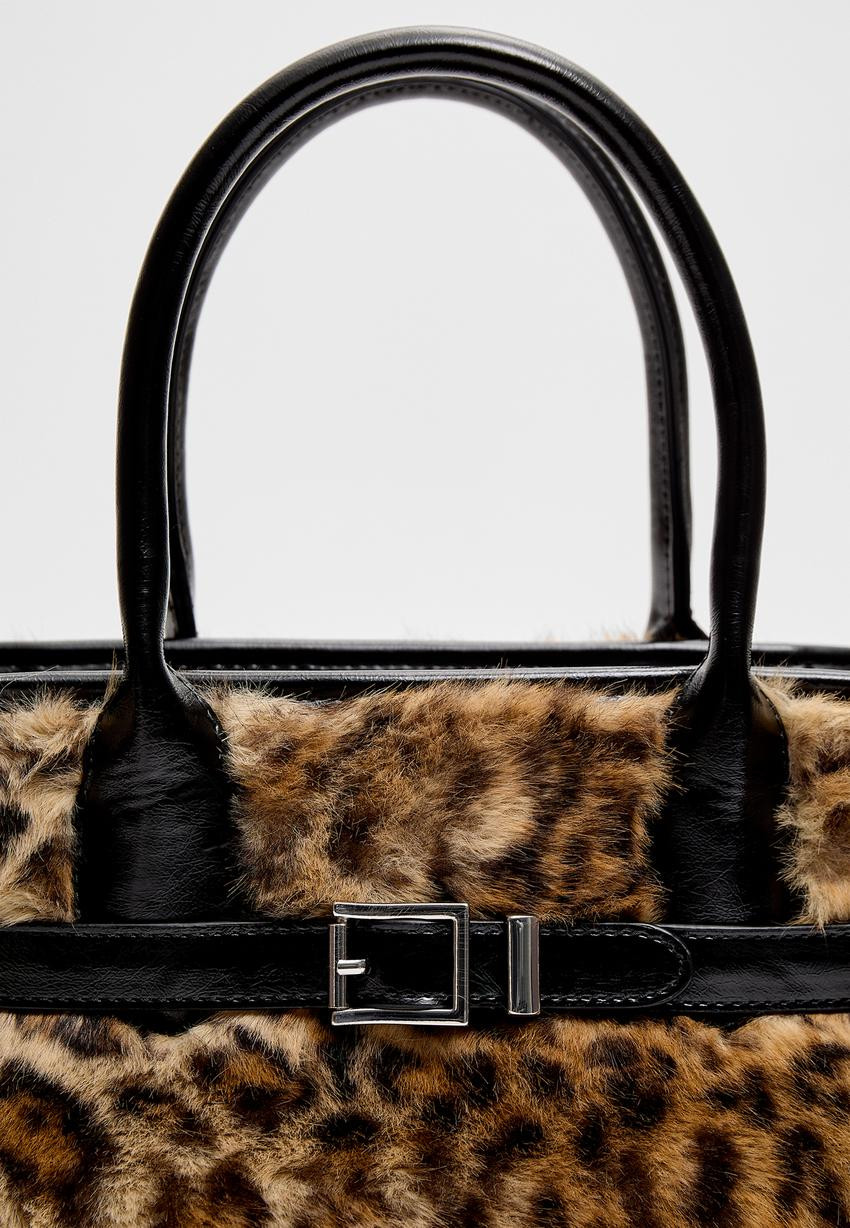 City bag with faux fur buckle | Stradivarius (UK)