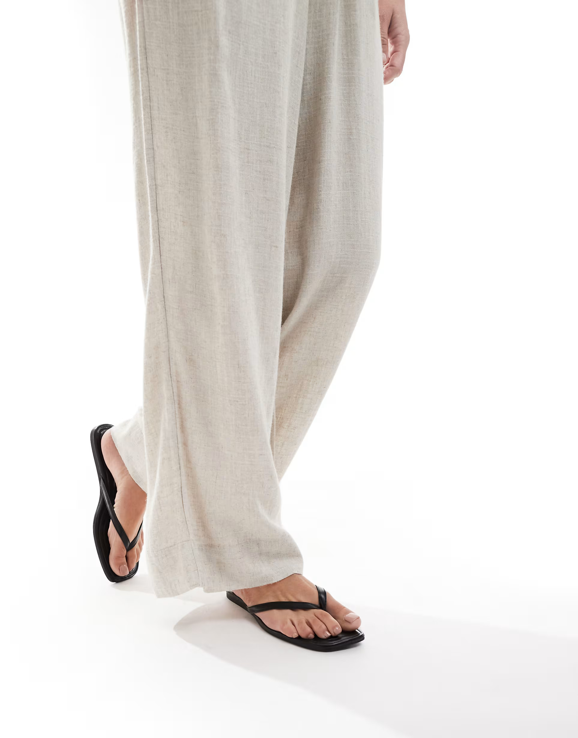 SEQWL Rooney thong sandals in black | ASOS | ASOS (Global)