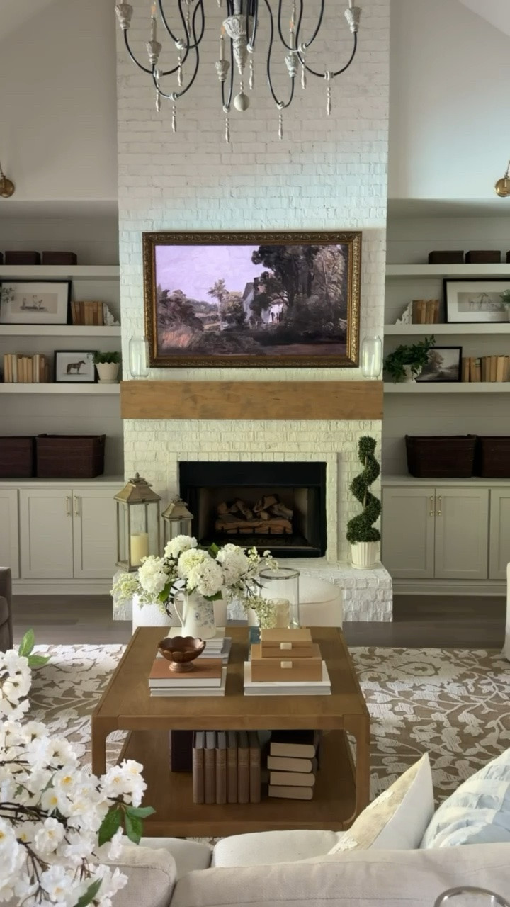 Our living room is really showing off right now 😍

#LTKSeasonal #LTKHome