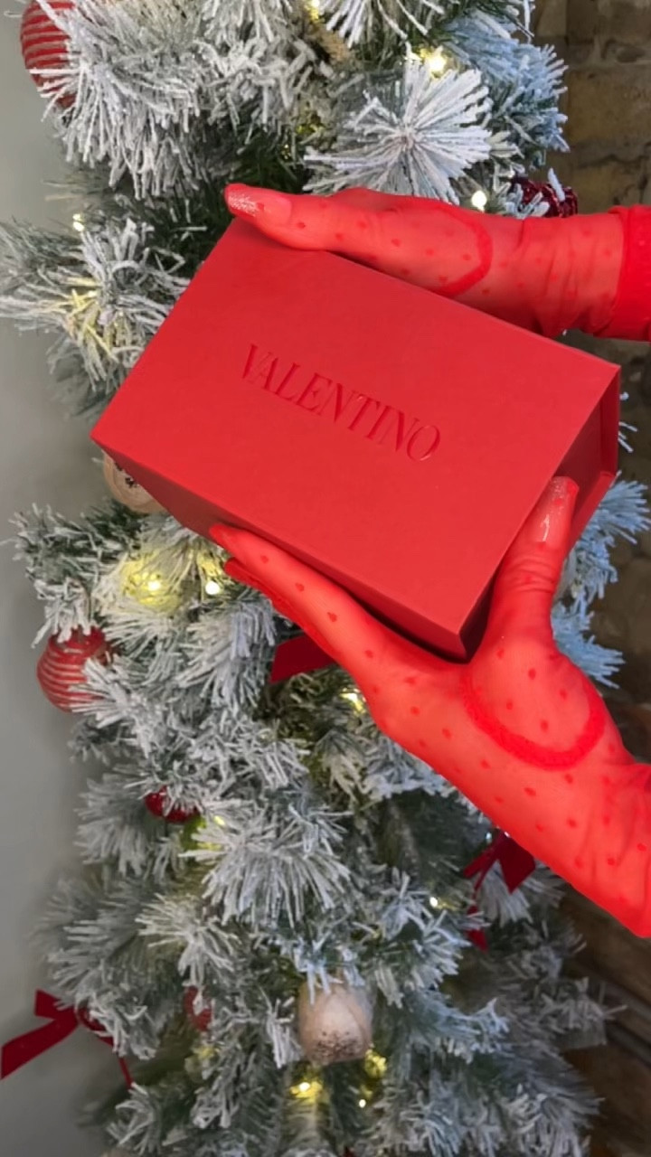 Valentino Beauty Unboxing ♥️

#LTKGiftGuide #LTKbeauty