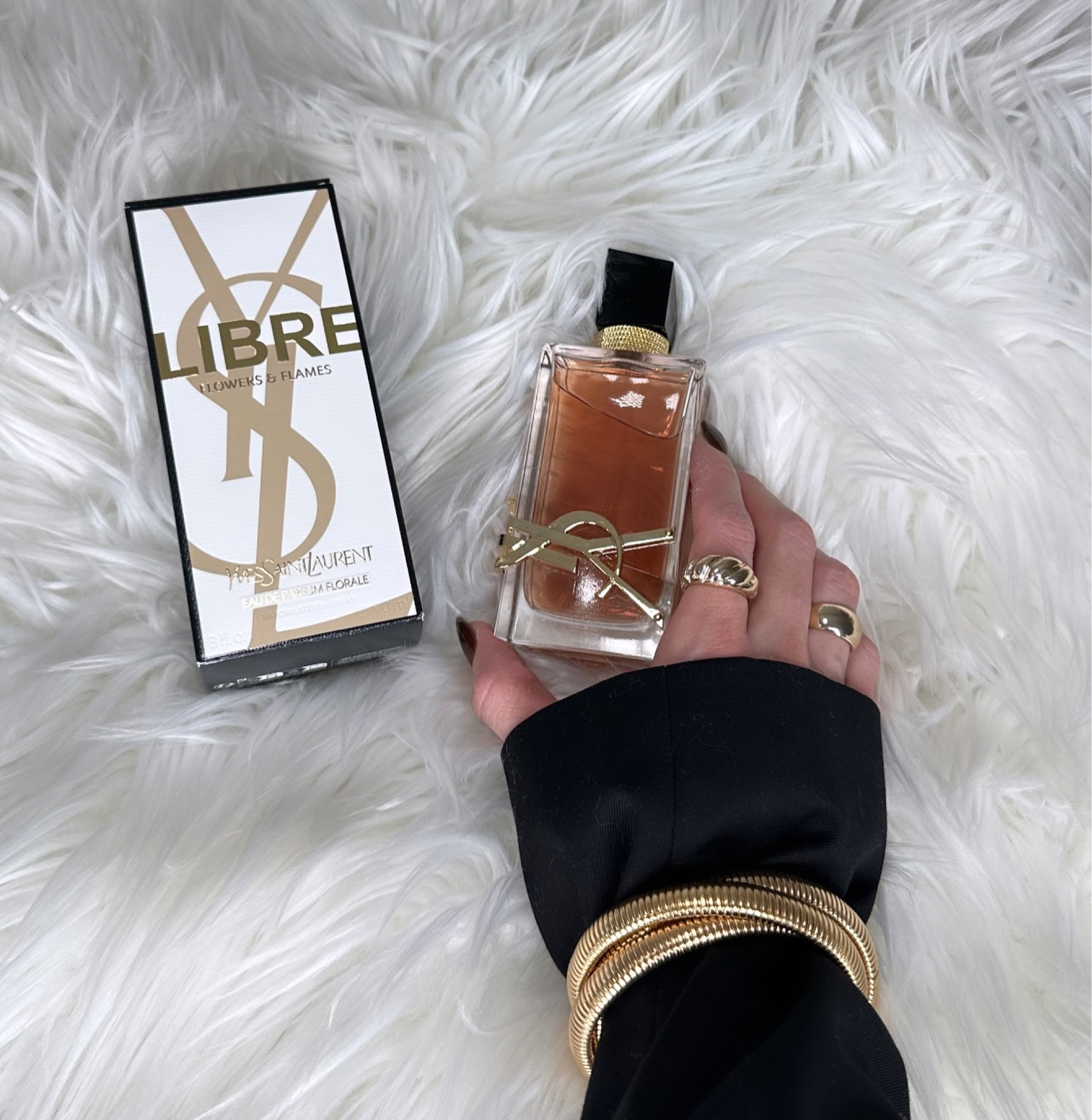 I’m obsessed with the new LIBRE “Flowers & Flames” because is warm, elegant and has a very sensual aroma that it’s impossible to resist.

#yslbeauty #libreflowersandflames #giftedbyyslbeauty