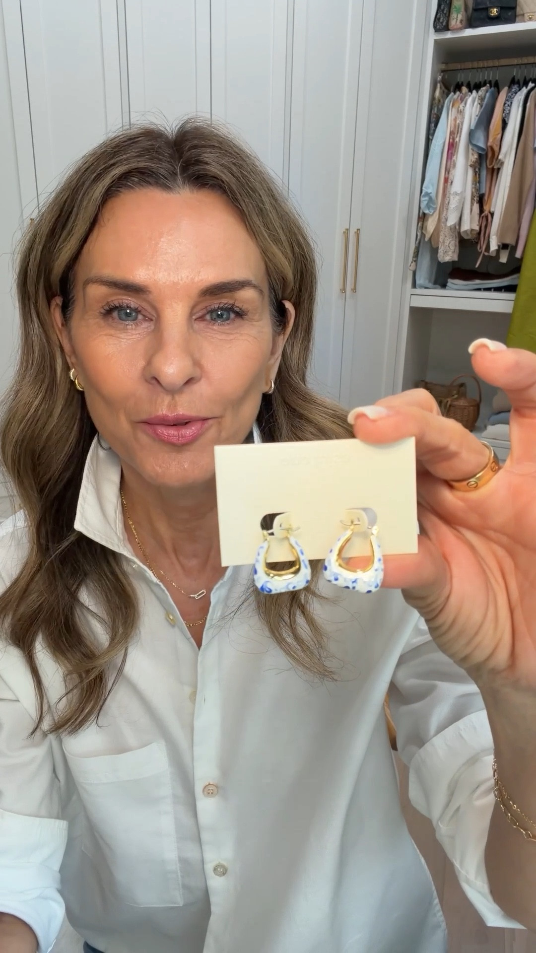 My everyday Jewerly and a spring earring refresh! I love this marbled earring! 25% off right now.  
I’ve worn my @analuisa Jewerly for years! They are shower proof, sweat proof and quality is 10/10! 
-free shipping and exchanges! 
