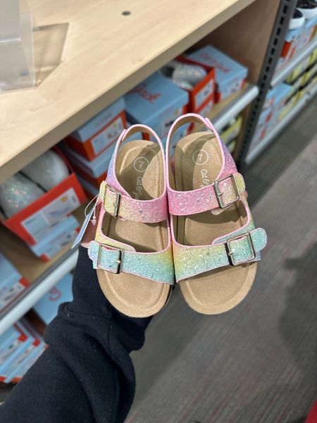 Cutest toddler sandals! 


#target #targetstyle #targetkids #toddlersandals #toddlergirlfashion #kidssandsls #summersandals #kidsfashion #girlmom 

#LTKkids #LTKfamily #LTKSeasonal