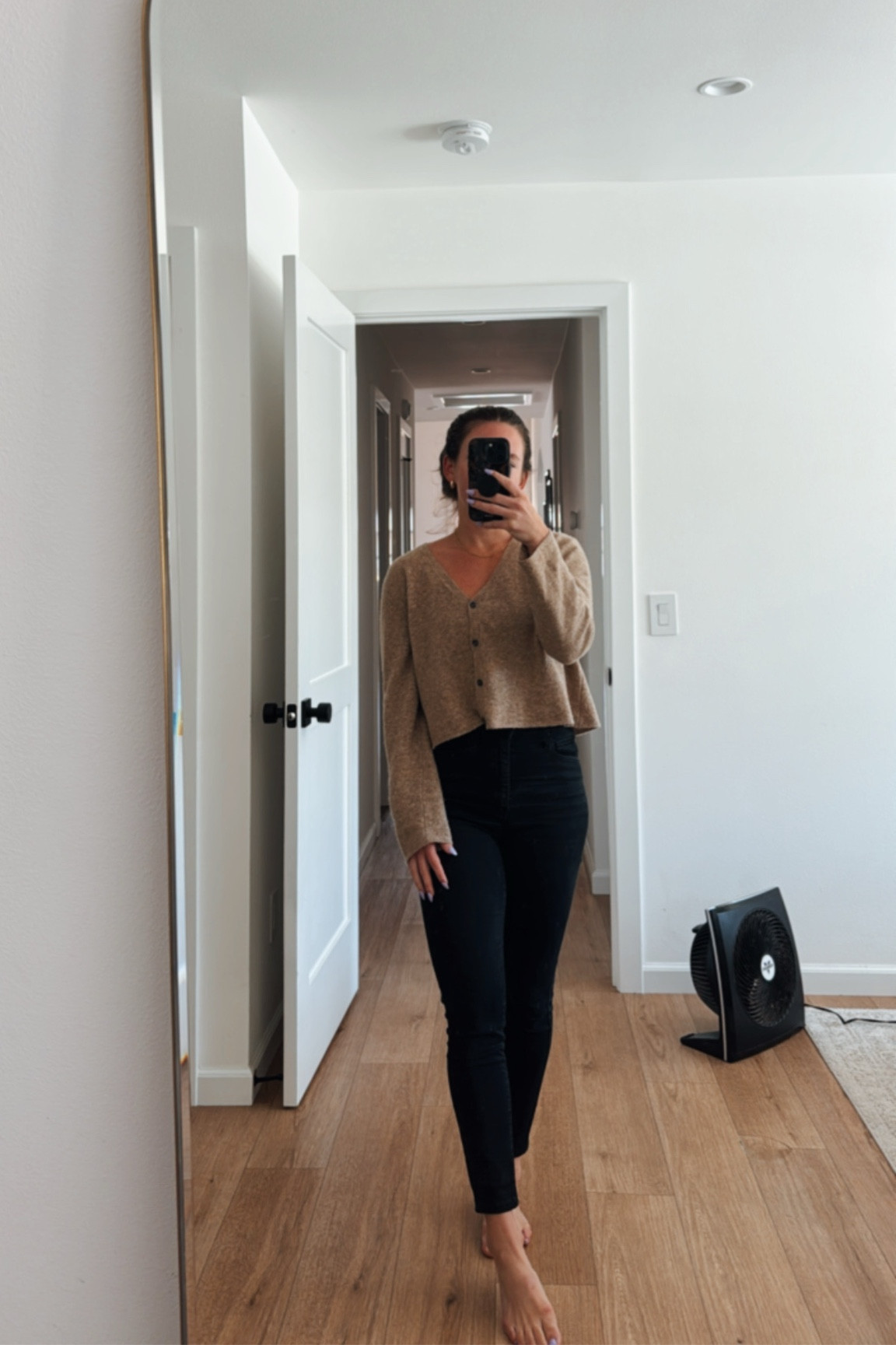 Sweater and high rise jeans

#LTKHoliday #LTKSeasonal #LTKStyleTip