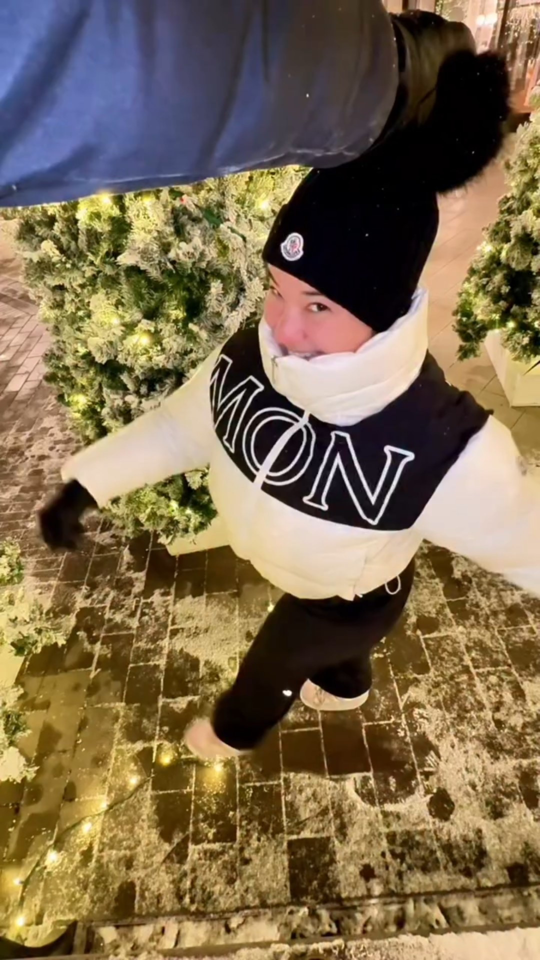 Running through the Seaport because Christmas shopping hits different when it’s ocean air, twinkly lights, and last-minute gifts wrapped in a little Boston magic. 🎄✨
A few stops I can’t skip this season: Todd Snyder, Staud, and a custom moment at Lip Lab.

#BostonSeaport #HolidayShopping #Christmas #ToddSnyder #Staud #LipLab #Boston #christmasshopping #christmasgiftideas #cuteanymore #koreantrend #luxurylifestyle @seaportbos @staud.clothing @liplab @toddsnyderny