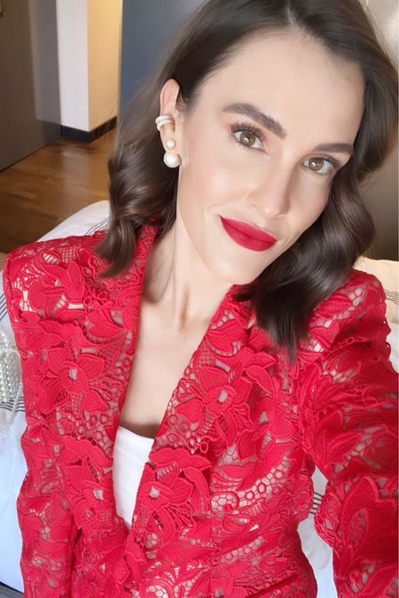 LTK \ a little red moment for last nights red carpet look!💋💃🏻❤️

Suit
Wedding guest 
Makeup
Date night 
Lace
Red lip 

#LTKbeauty #LTKHoliday