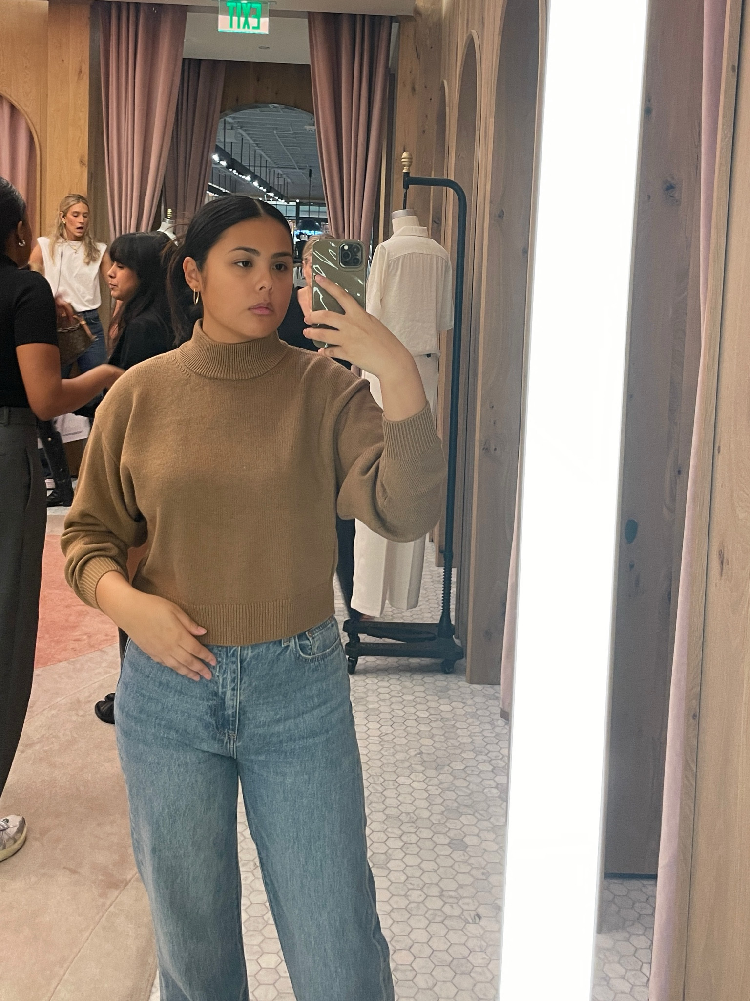 Did some shopping at Aritzia ✨
The sweater is a size small. I ended up buying the mocha colorway instead. Jeans are denim forum size 28

#LTKeurope #LTKsalealert #LTKHoliday
