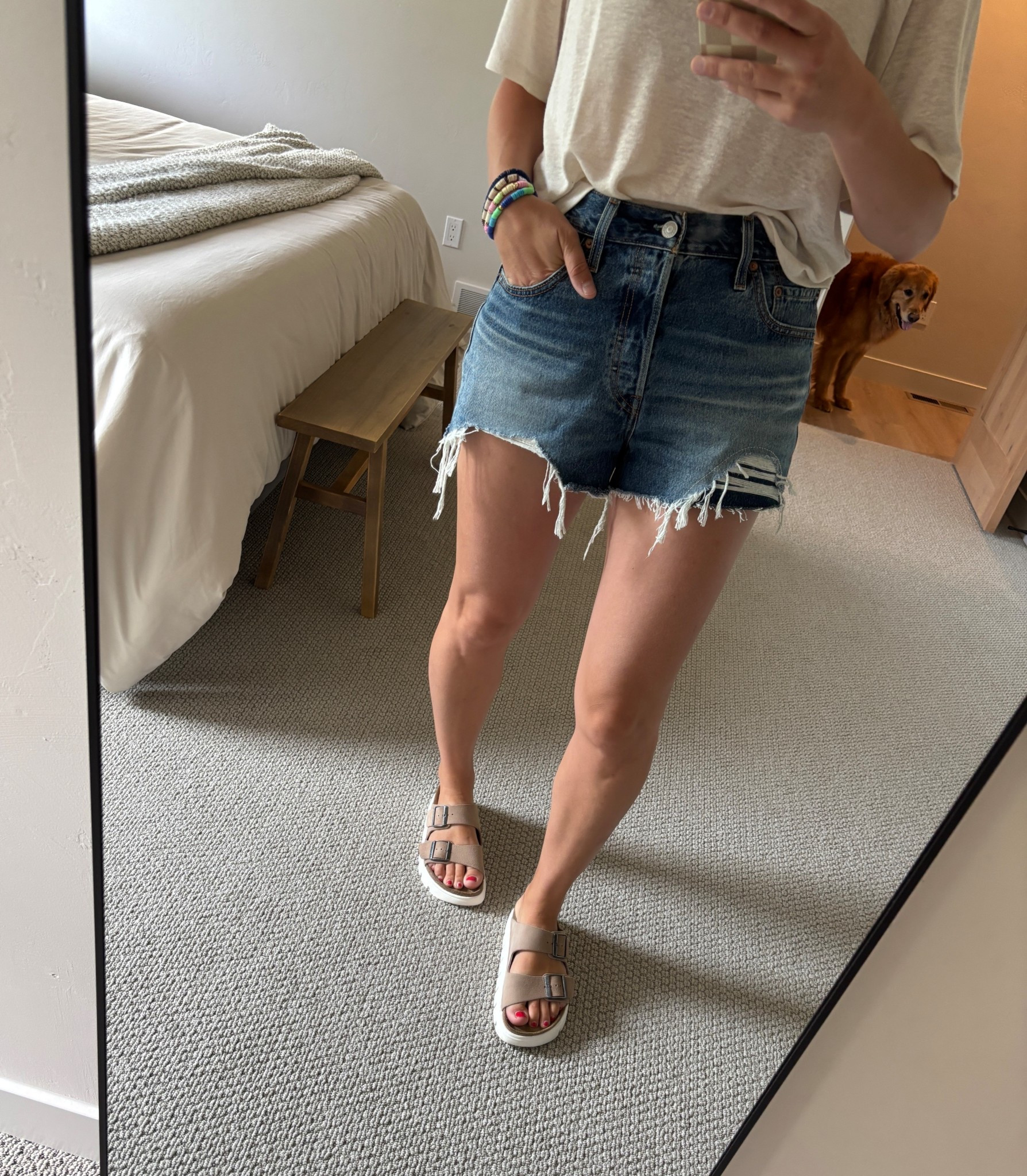 Sharing these Levi shorts, again, because they’re my favorite go to pair for summer!☀️

#LTKSummerEdit