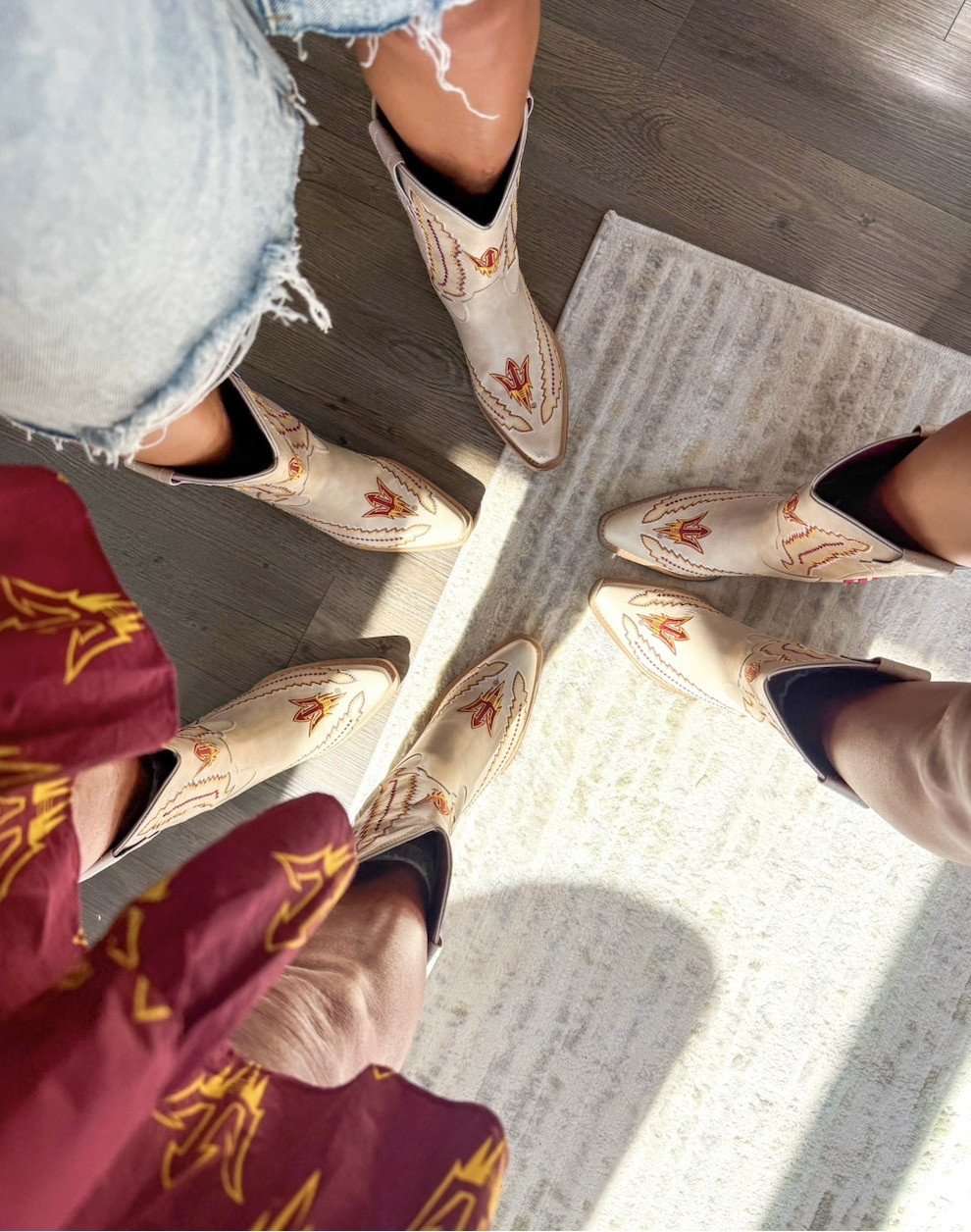 Obsessed with these western boots from Amazon!

women’s fall outfits
Women’s booties
Suede shoes
Suede purse
Fall color palette
Fall fashion
cozy autumn layers
fall sweaters and cardigans
transitional fall fashion
chic fall boots
women’s plaid and flannel

#LTKSaleAlert #LTKShoeCrush #LTKSeasonal