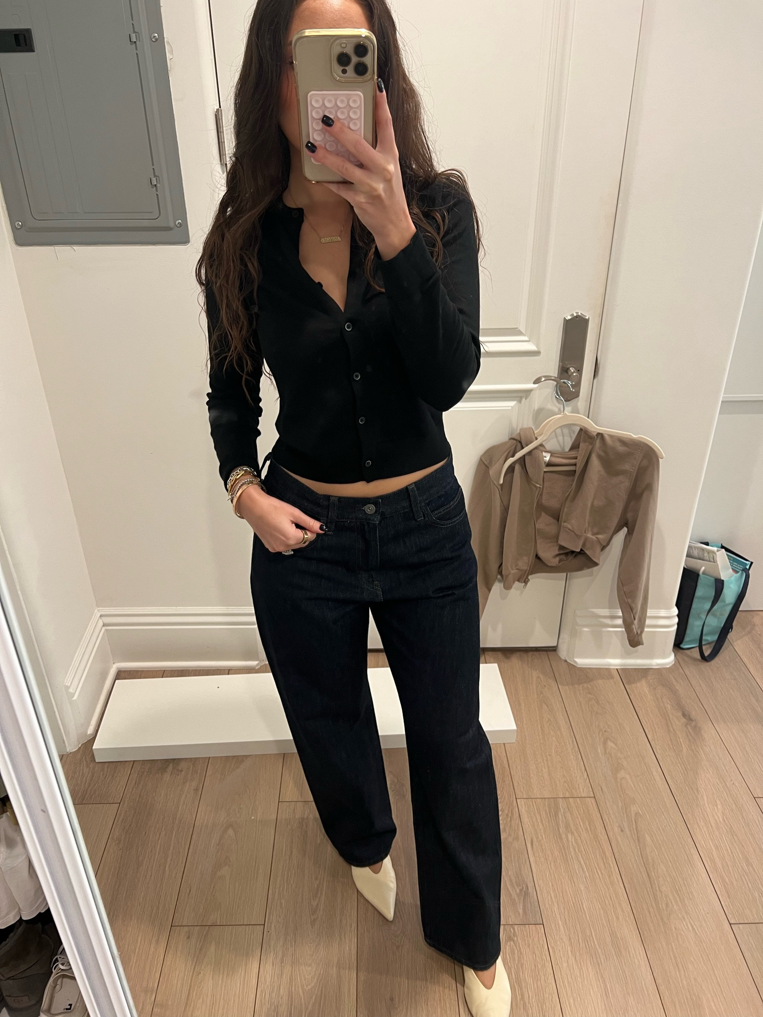 new uniform (cardigan is XS, jeans are 27)

#LTKSeasonal #LTKfindsunder100 #LTKstyletip