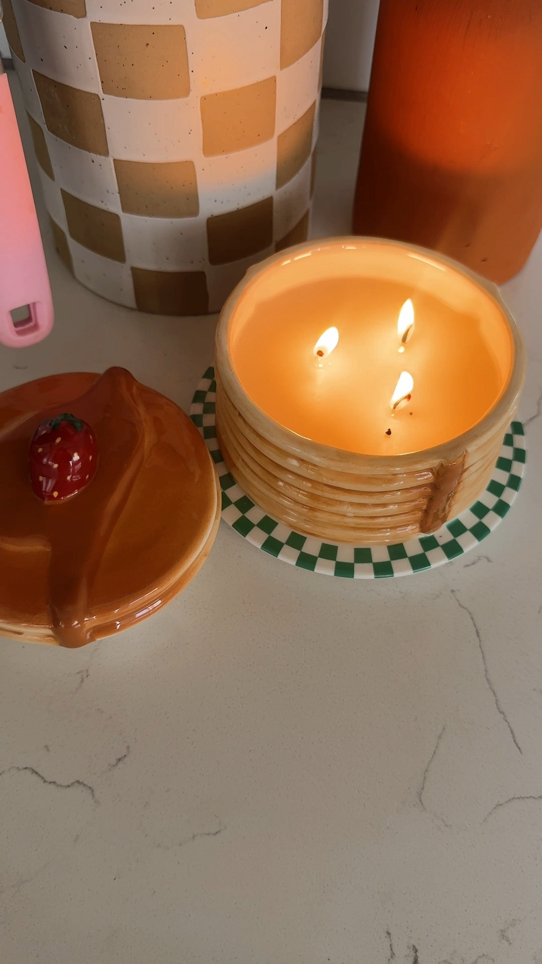 The cutest candle that smells like pancakes 🥰