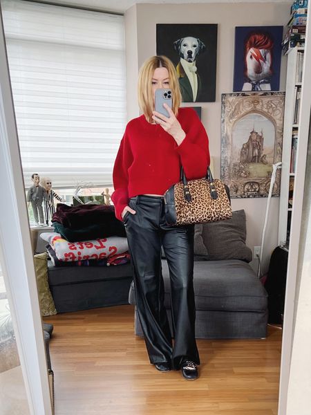 I’ve been waiting to be able to wear these pants. Faux leather pant season.
Bag and shoes preloved.
•
.  #summerlook  #torontostylist #StyleOver40  #hmXme #secondhandFind #fashionstylist #FashionOver40  #miumiushoes #ferragamo #MumStyle #genX #genXStyle #shopSecondhand #genXInfluencer #WhoWhatWearing #genXblogger #secondhandDesigner #Over40Style #40PlusStyle #Stylish40s #styleTip  #secondhandstyle 


#LTKstyletip #LTKshoecrush #LTKover40