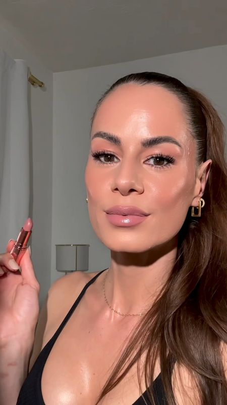 New Charlotte Tilbury lip liner and lipstick in Icon Baby ✨

Lip combo, lip swatches, pink lipstick, nude lip combo. Clean girl makeup.

#LTKfindsunder50 #LTKVideo #LTKbeauty