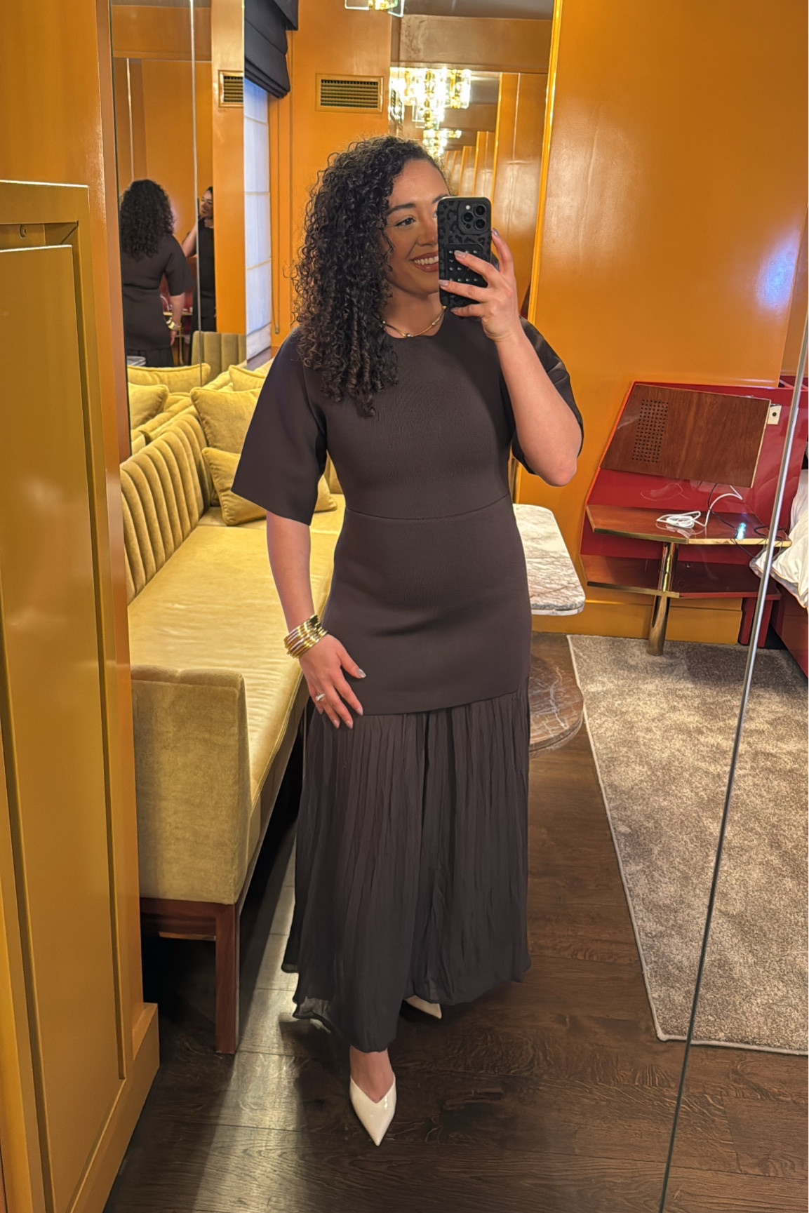 Wearing a medium it has a lot os stretch! #zara #zaradress