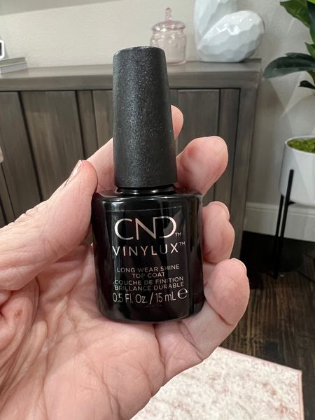 I'm loving this long wear topcoat that keeps my manicure fresh and shiny! No need for a UV or LED light because it dries fast too.
#selfcare #beautypicks #affordablefinds #productreview

#LTKfindsunder50 #LTKGiftGuide #LTKbeauty