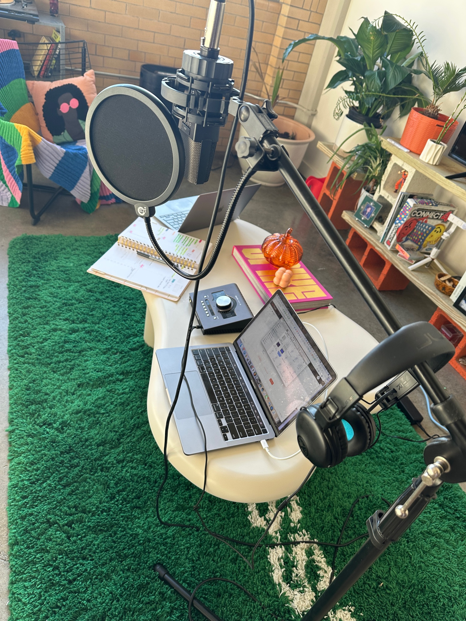 This time of year annoys me so bad, I can’t stand how early it gets dark out😭😭

#LTKGiftGuide #LTKCyberWeek #LTKHolidaySale