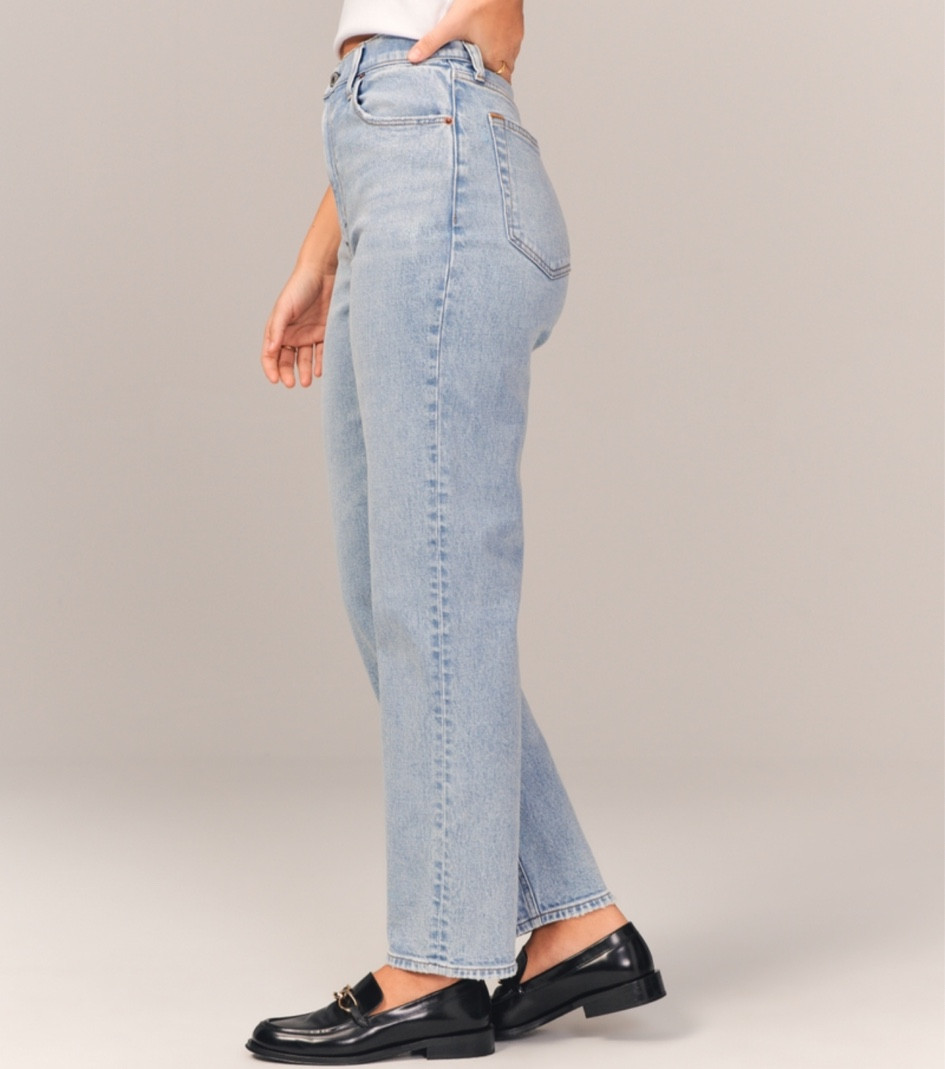 Abercrombie Jeans on sale 

#LTKSeasonal #LTKSaleAlert #LTKGiftGuide