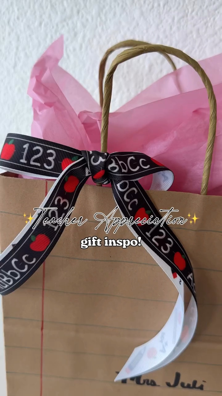 Teacher appreciation week gift inspo! ✨ Super simple and cute gift 🎁 for any teacher! Comment GIFT and I’ll send you everything to your DMs.